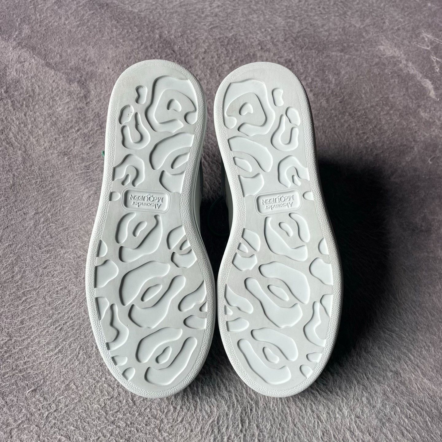 Alexander McQueen Alexander McQueen White Lowtop Sneakers 36 Women Size US 6 / IT 36 - 4 Thumbnail