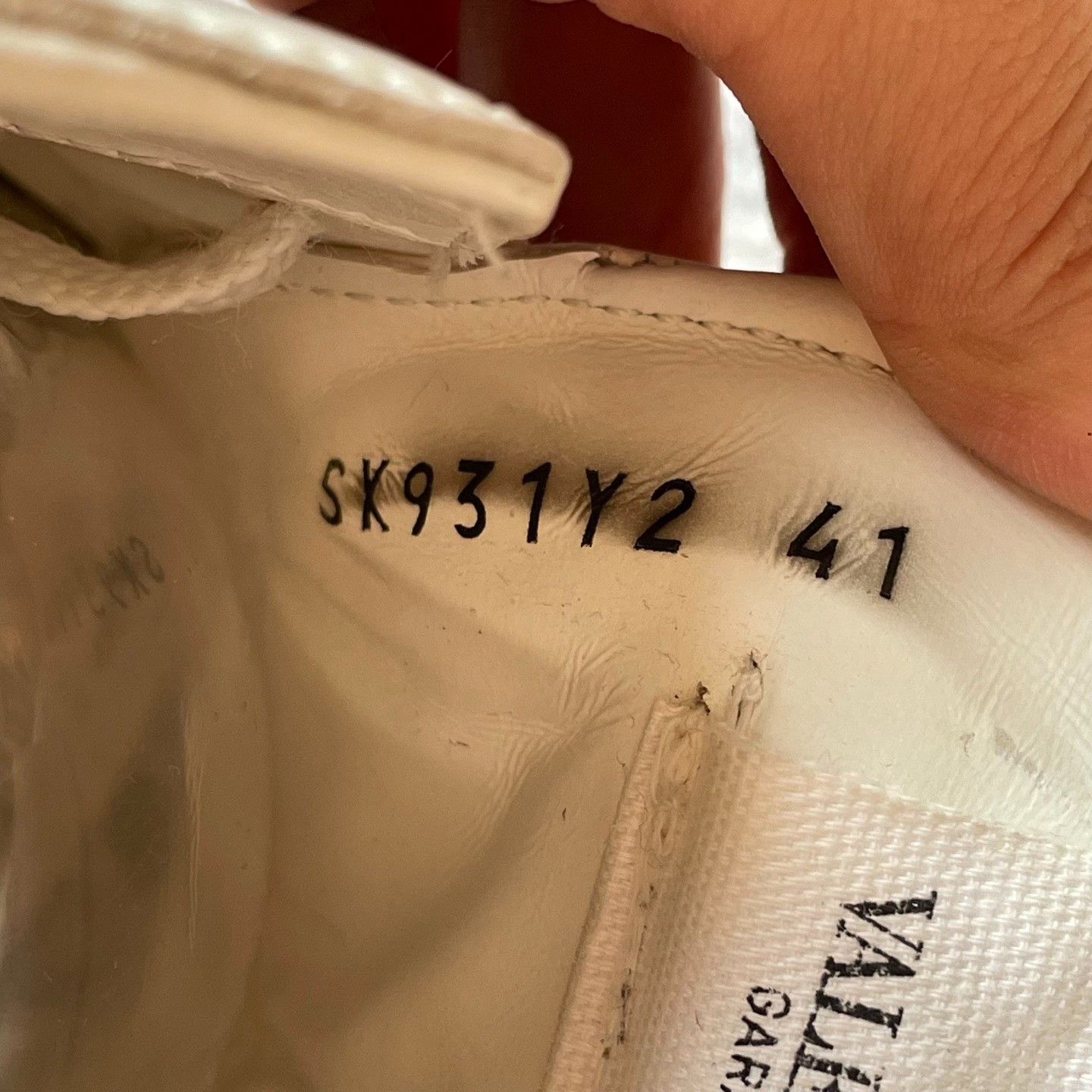 Valentino Valentino White Lowtop Sneakers S Men Size US 10 / EU 43 - 5 Thumbnail