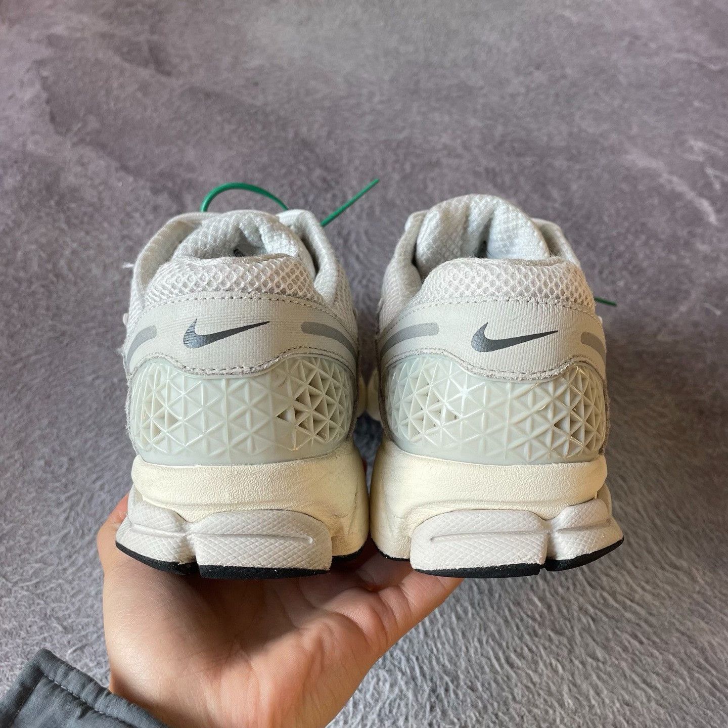 Nike Nike ZOOM VOMERO5黑灰 Gray Lowtop Sneakers 42 Men Size US 9 / EU 42 - 3 Thumbnail