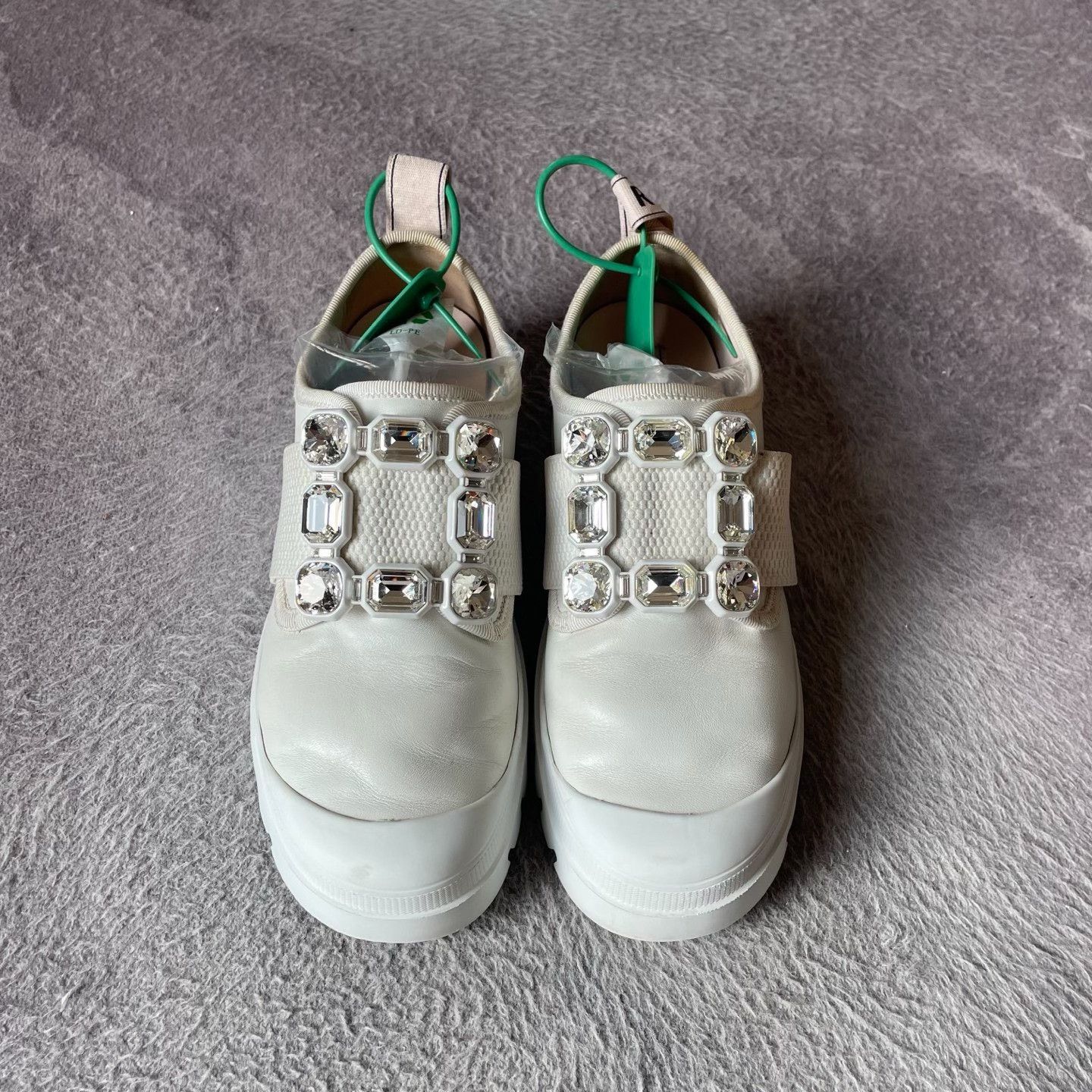 Roger Vivier Roger Vivier White Lowtop Sneakers 36 Women Size US 6 / IT 36 - 2 Thumbnail
