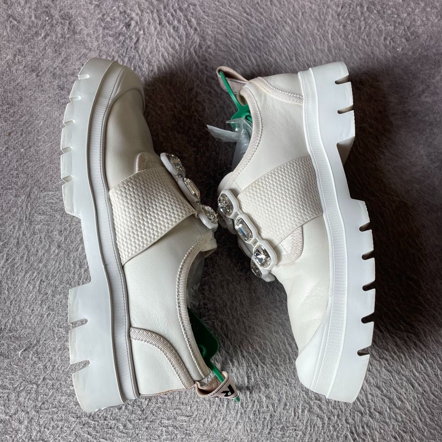 Roger Vivier Roger Vivier White Lowtop Sneakers 36 Women Size US 6 / IT 36 - 7 Thumbnail