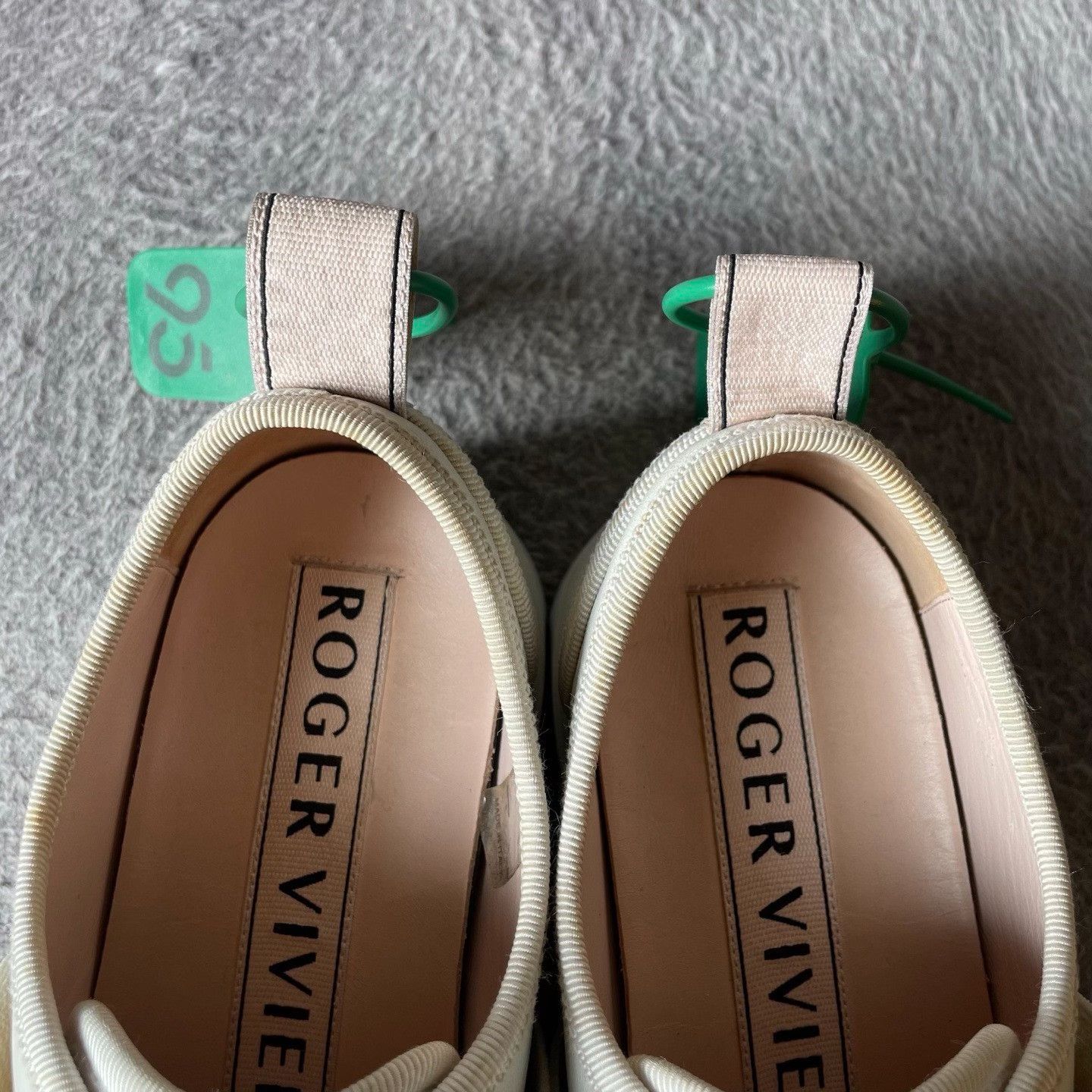 Roger Vivier Roger Vivier White Lowtop Sneakers 36 Women Size US 6 / IT 36 - 9 Thumbnail