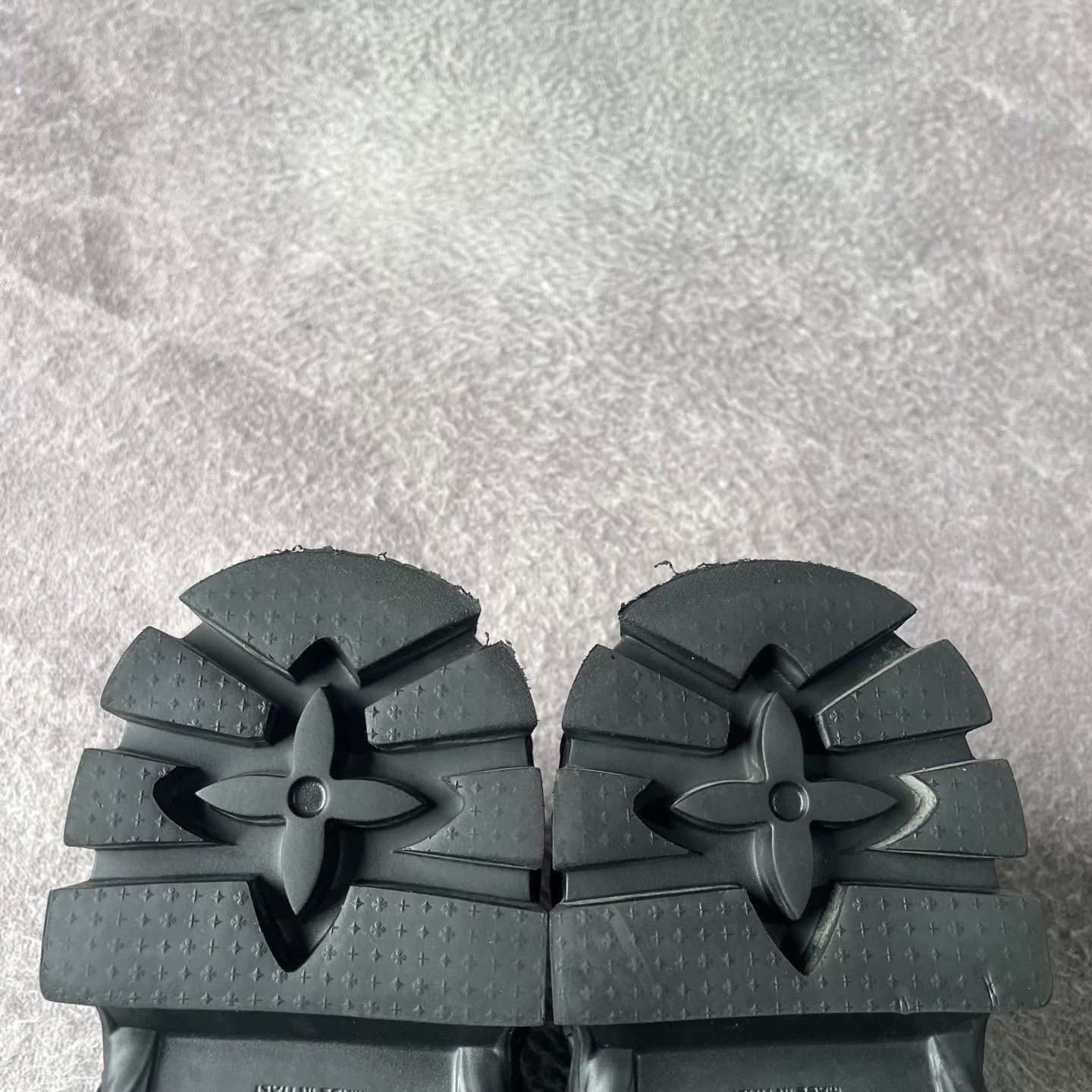 Louis Vuitton Louis Vuitton Leather Black Lowtop Sneakers 40 Men Size US 7.5 / EU 40-41 - 5 Thumbnail
