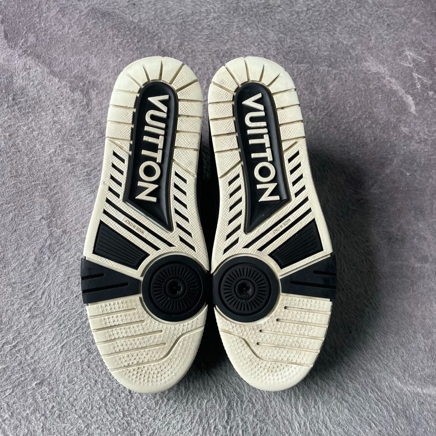 Louis Vuitton Louis Vuitton Training Black Lowtop Sneakers 42 Men Size US 9 / EU 42 - 4 Thumbnail