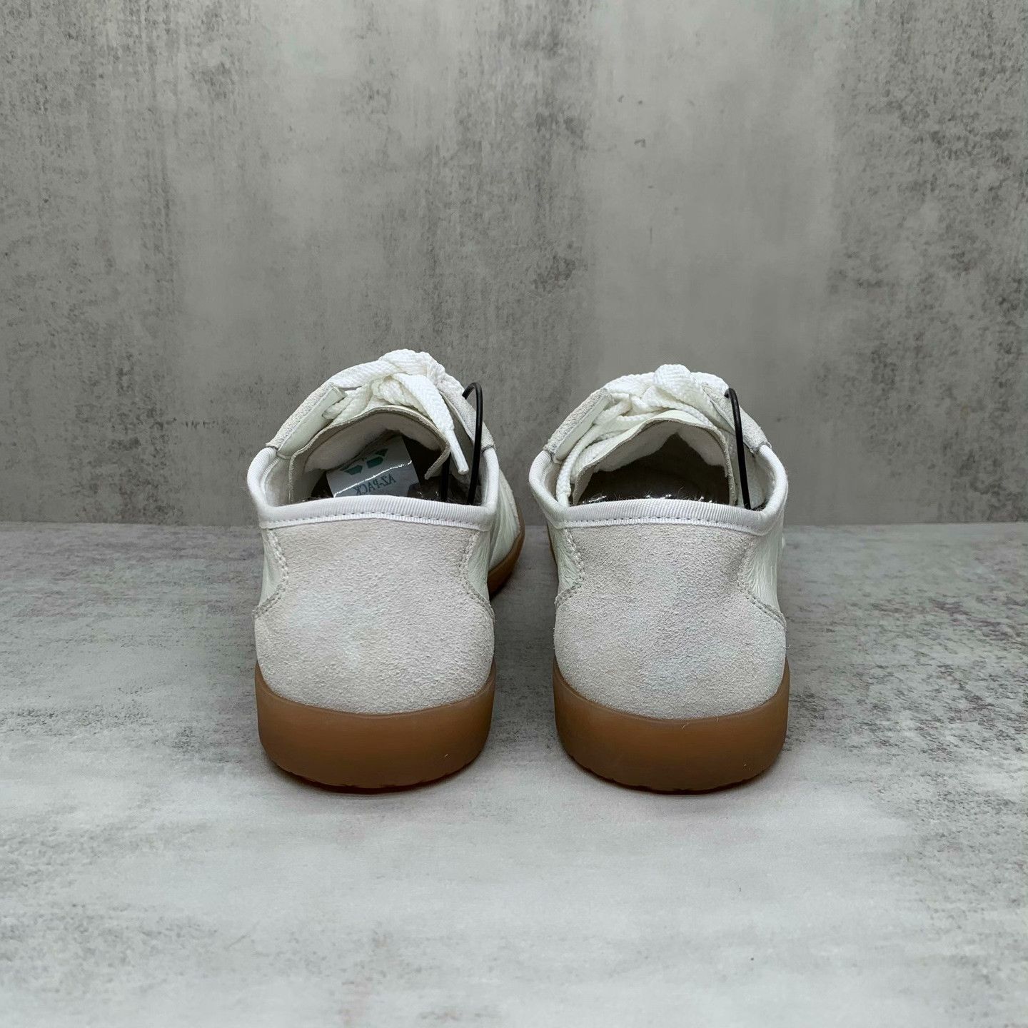 Chanel Chanel White Lowtop Sneakers L Women Size US 8 / IT 38 - 5 Thumbnail