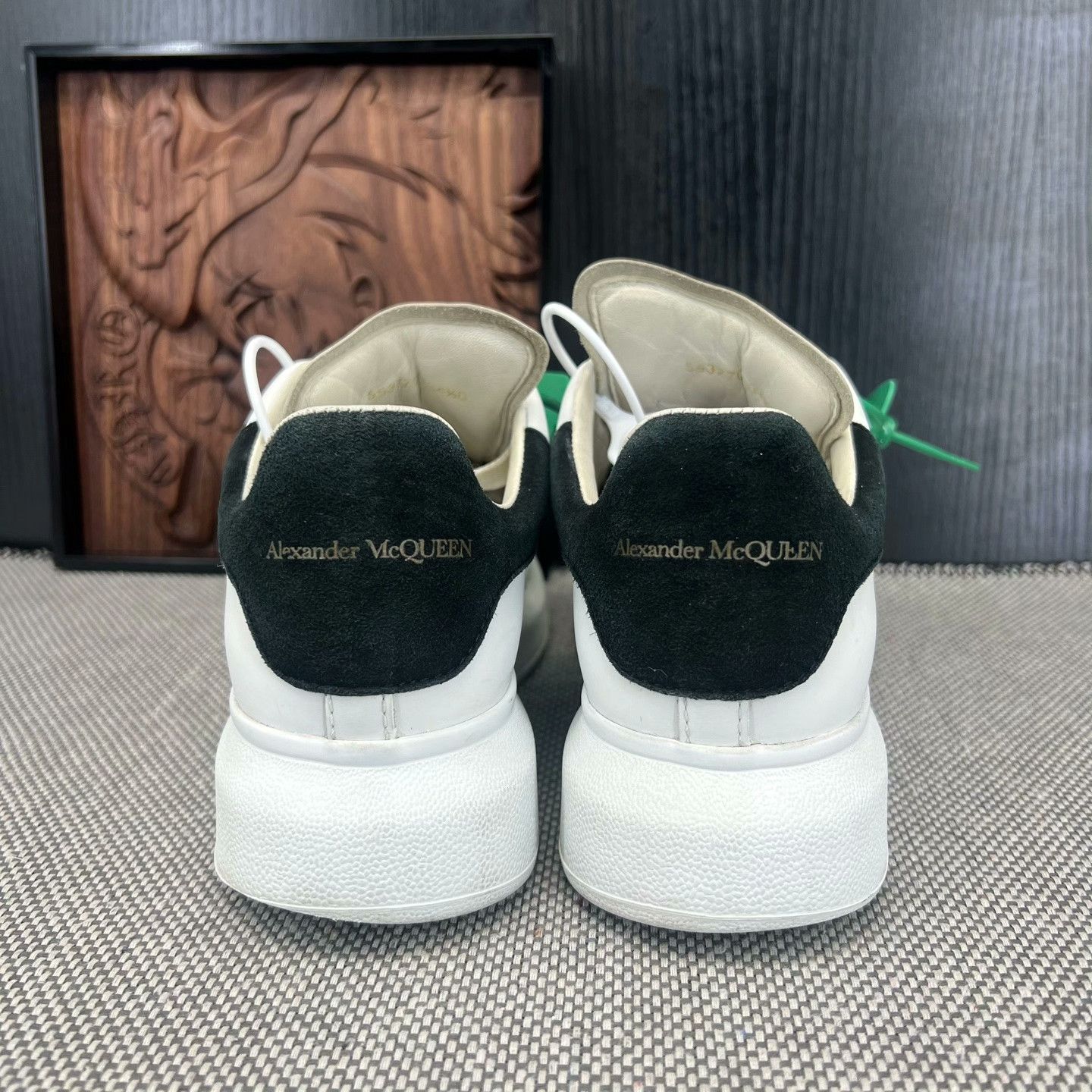 Alexander McQueen Alexander McQueen Black Lowtop Sneakers 34 Women Size US 4 / IT 34 - 5 Thumbnail