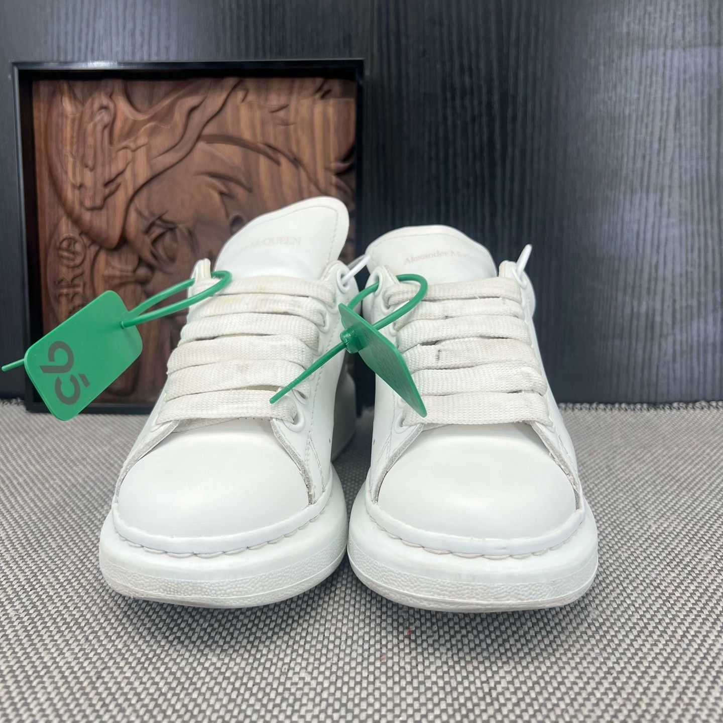 Alexander McQueen Alexander McQueen Black Lowtop Sneakers 34 Women Size US 4 / IT 34 - 4 Thumbnail