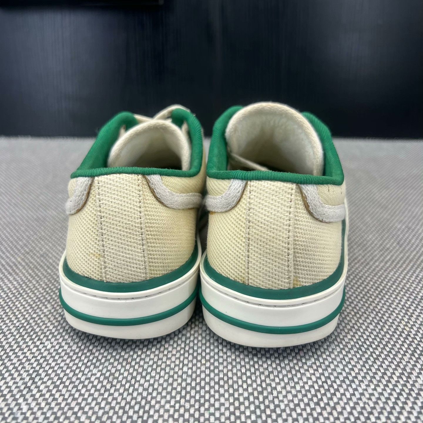 Gucci Gucci Distressed Yellow Lowtop Sneakers 35 Women Size US 5 / IT 35 - 6 Thumbnail
