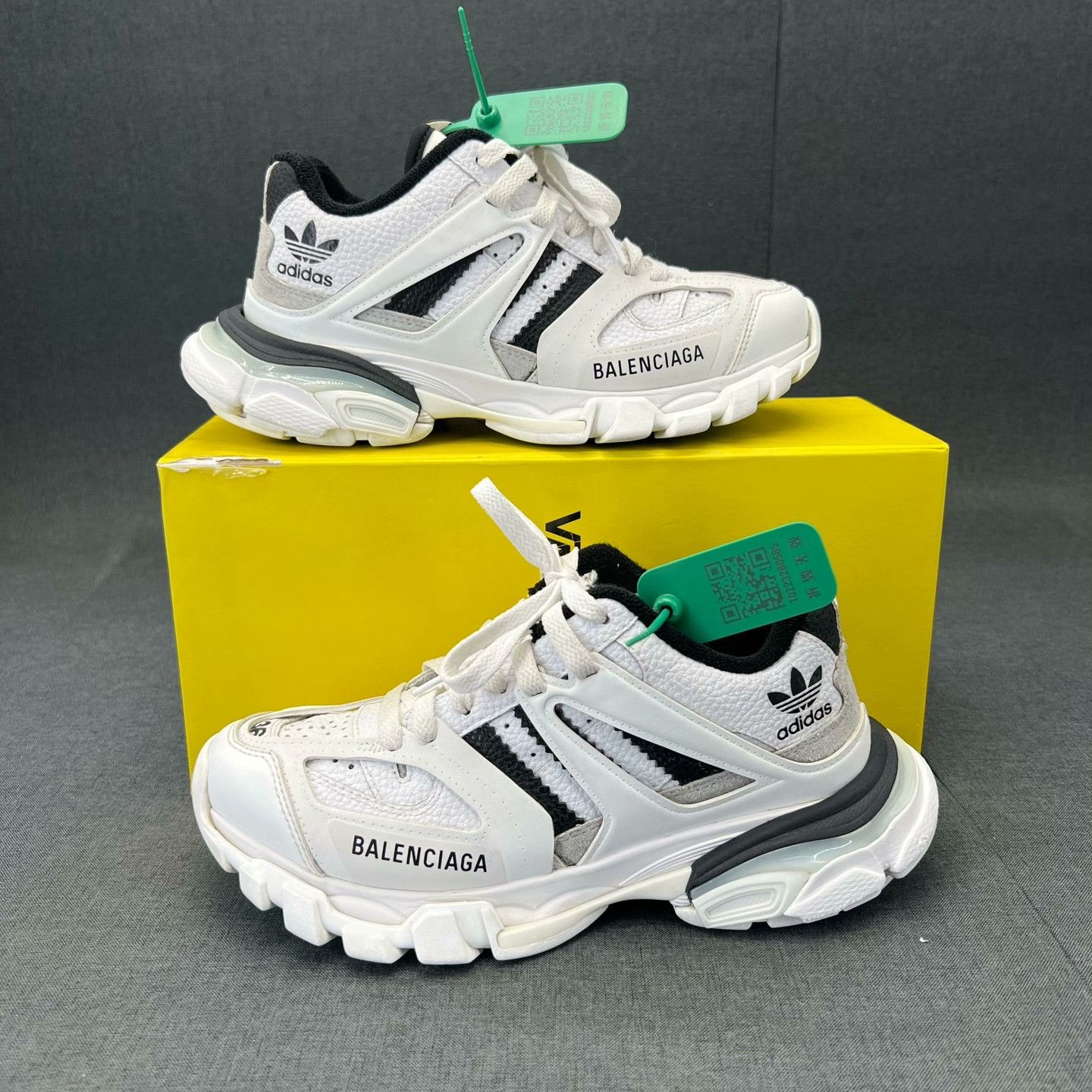 Balenciaga Balenciaga Collab Black Lowtop Sneakers 36 Women Size US 6 / IT 36 - 2 Thumbnail