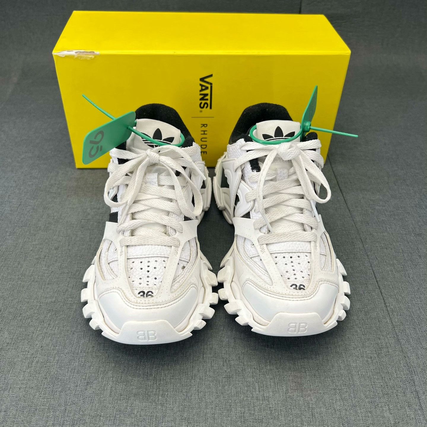 Balenciaga Balenciaga Collab Black Lowtop Sneakers 36 Women Size US 6 / IT 36 - 4 Thumbnail