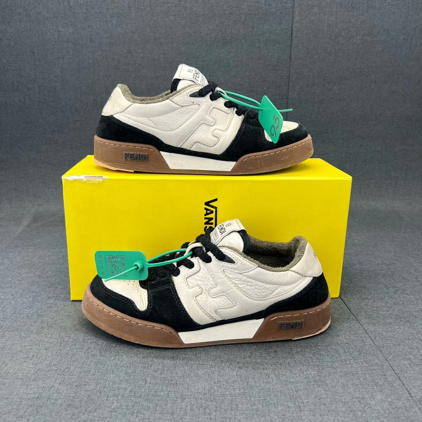 Fendi Fendi Black Lowtop Sneakers 37 Women Size US 6.5 / IT 36.5 - 4 Thumbnail