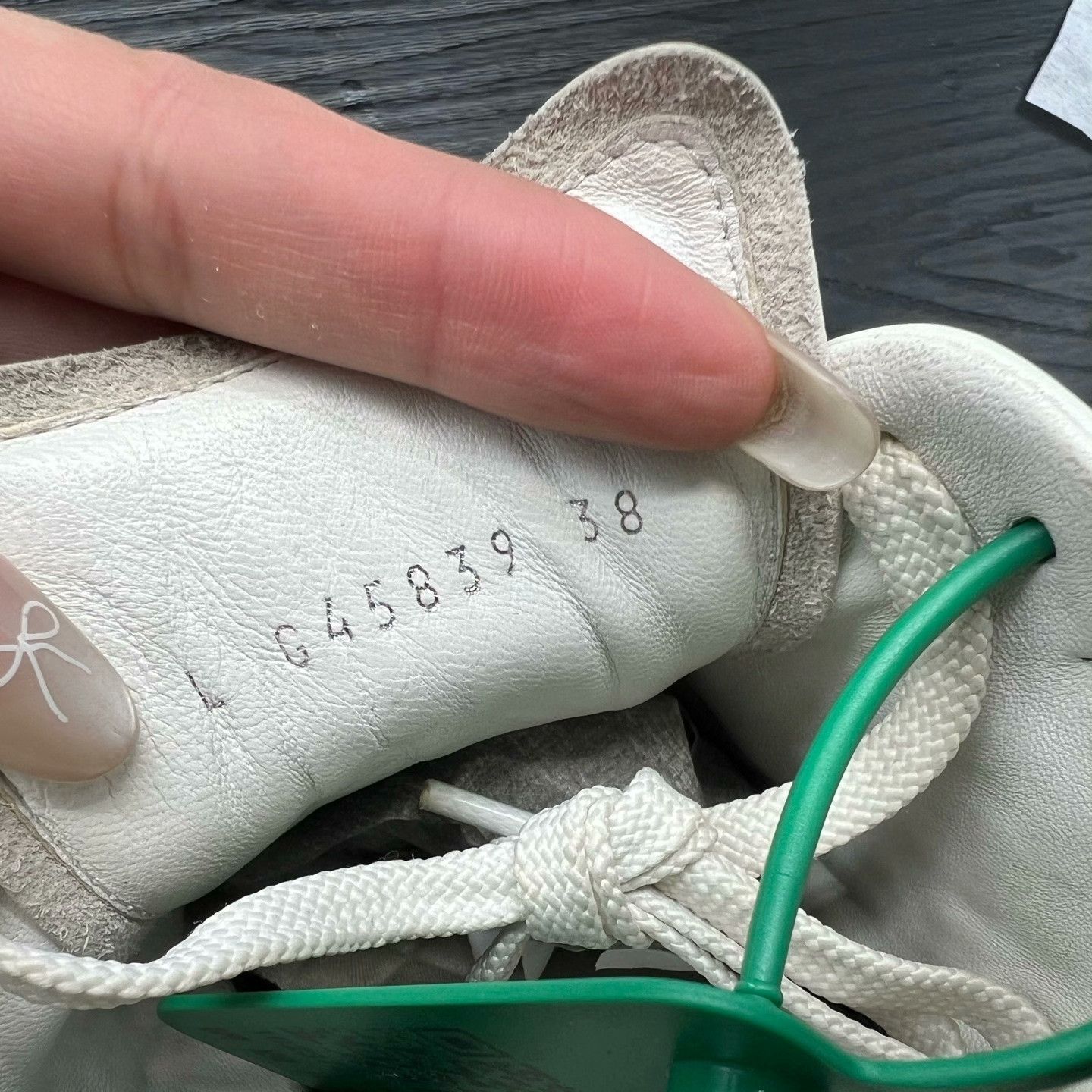 Chanel Chanel White Lowtop Sneakers S Women Size US 6 / IT 36 - 8 Thumbnail