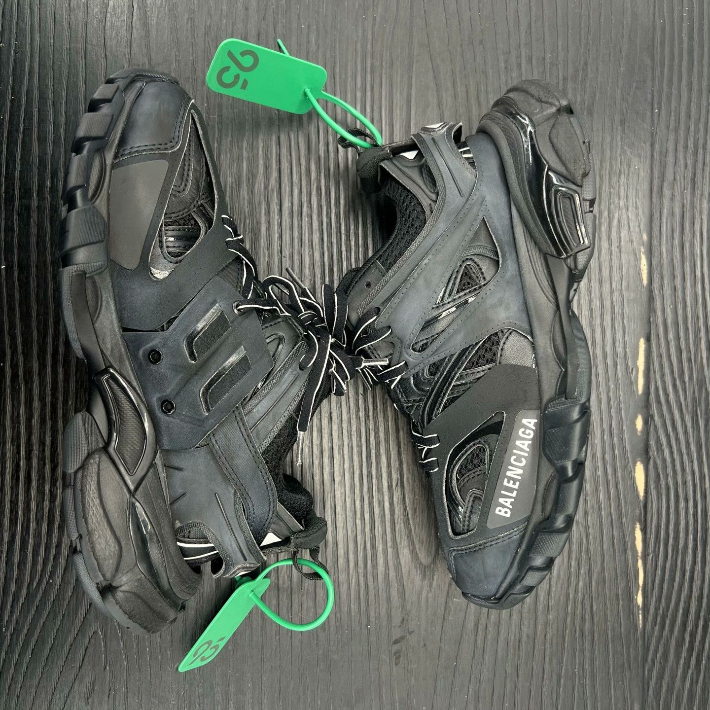 Balenciaga Balenciaga Black Lowtop Sneakers 35 Women Size US 5 / IT 35 - 5 Thumbnail