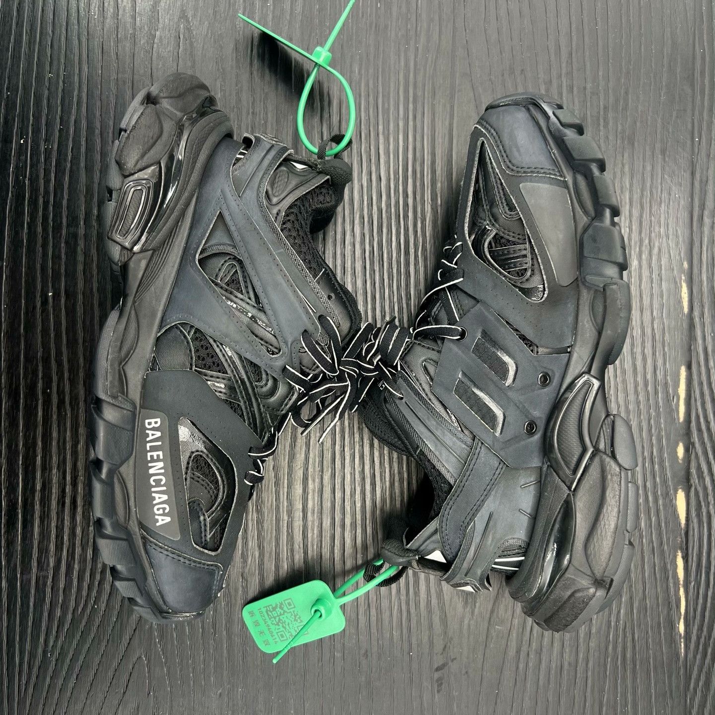 Balenciaga Balenciaga Black Lowtop Sneakers 35 Women Size US 5 / IT 35 - 2 Thumbnail