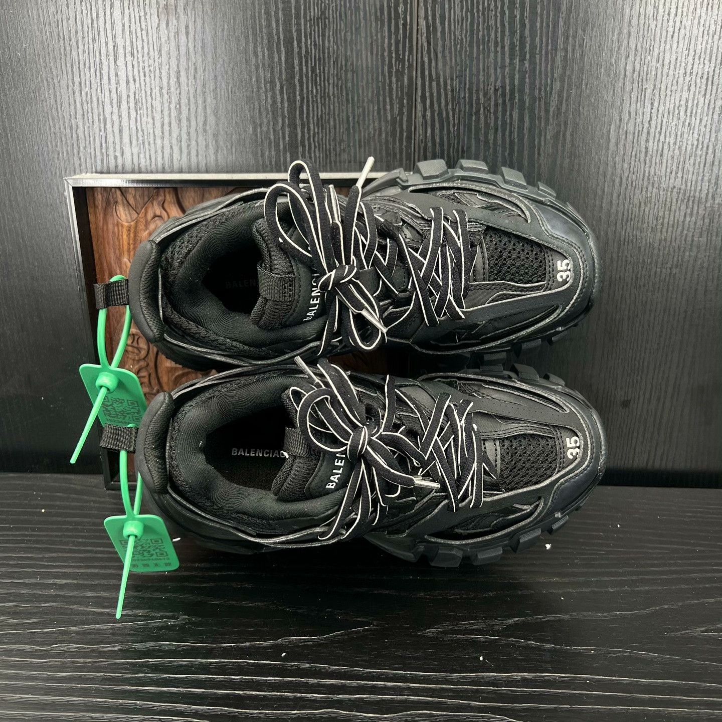Balenciaga Balenciaga Black Lowtop Sneakers 35 Women Size US 5 / IT 35 - 6 Thumbnail