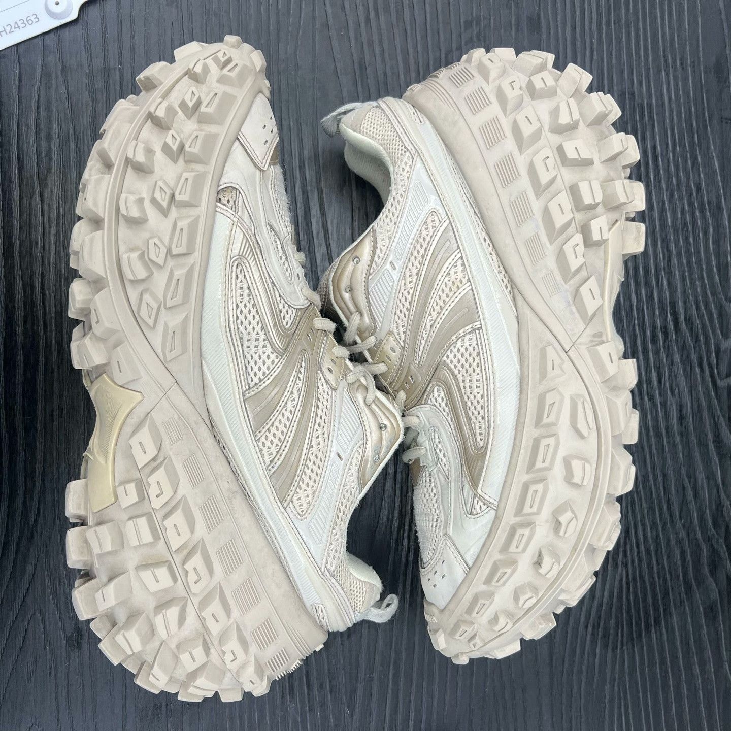 Balenciaga Balenciaga Brown Lowtop Sneakers 44 Men Size US 10.5 / EU 43-44 - 2 Thumbnail