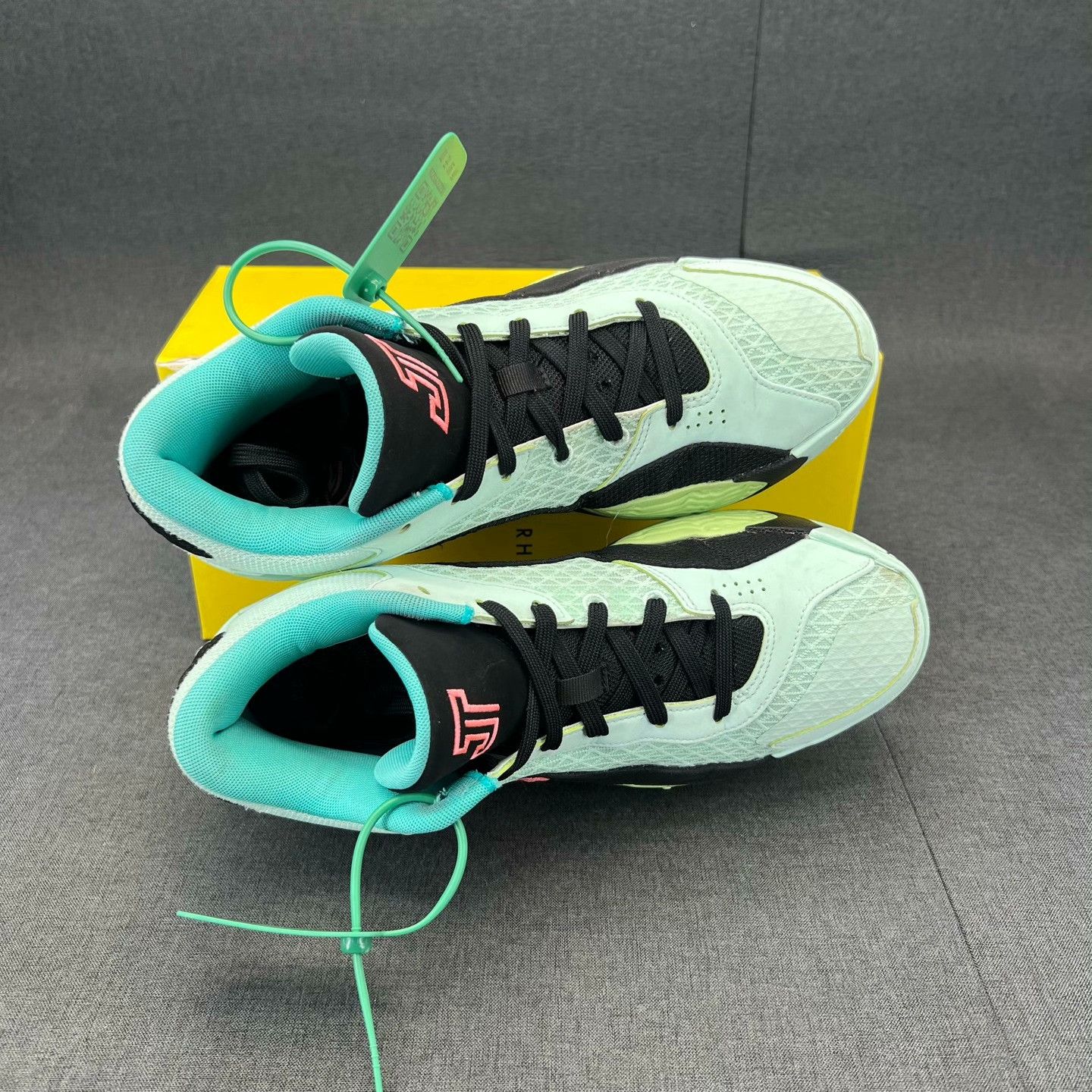 Nike Nike Green Lowtop Sneakers 42 Men Size US 9 / EU 42 - 8 Thumbnail