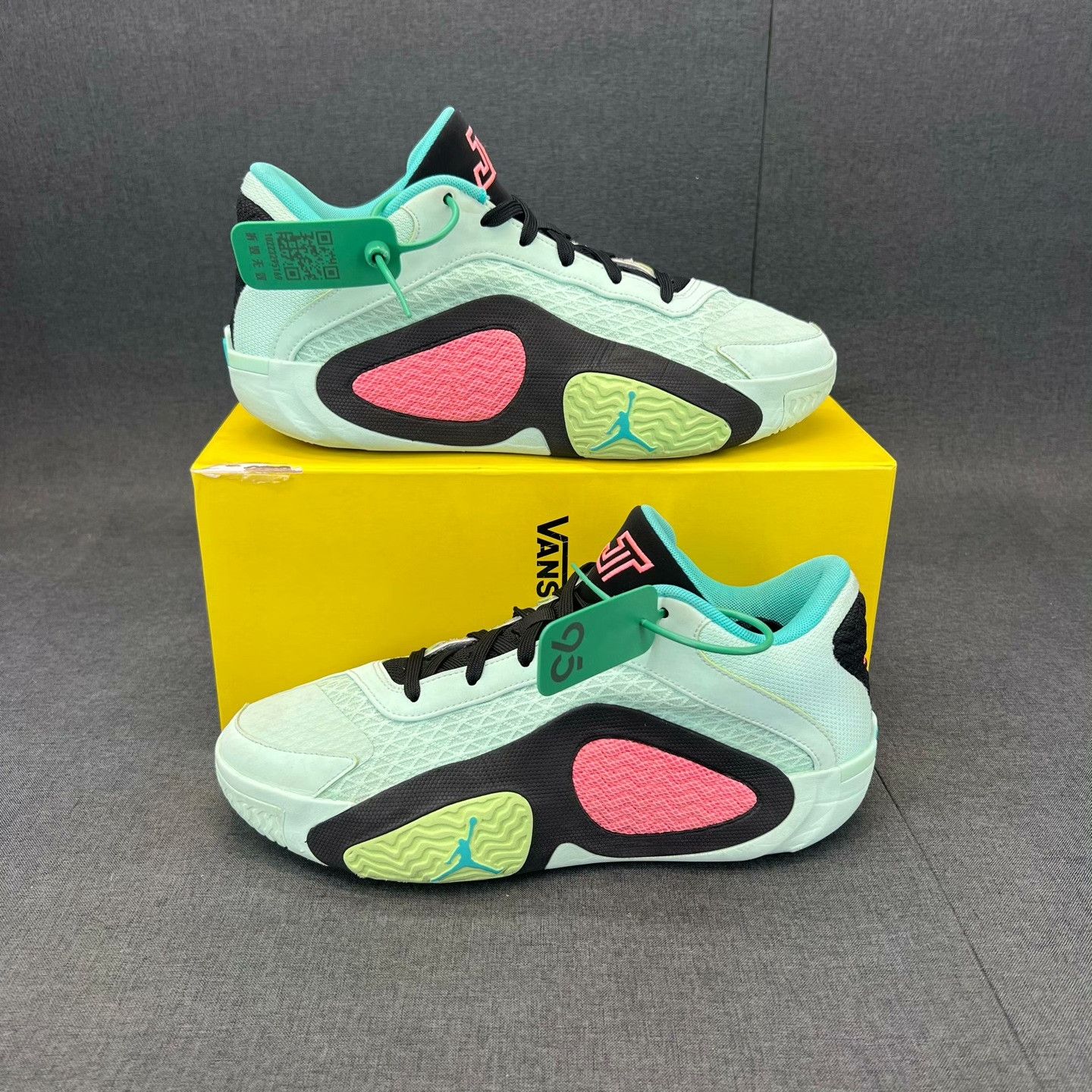 Nike Nike Green Lowtop Sneakers 42 Men Size US 9 / EU 42 - 2 Thumbnail