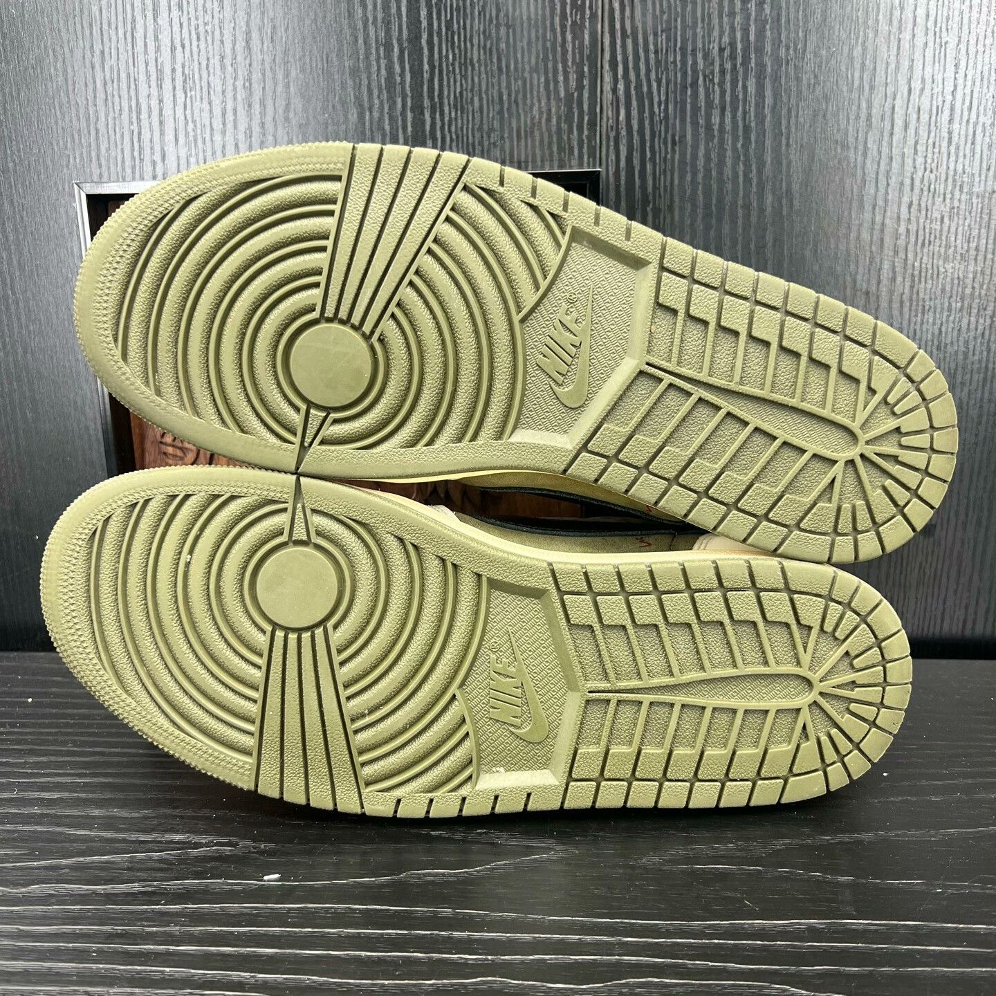 Nike Nike AJ1 Green Lowtop Sneakers 44 Men Size US 10.5 / EU 43-44 - 7 Thumbnail