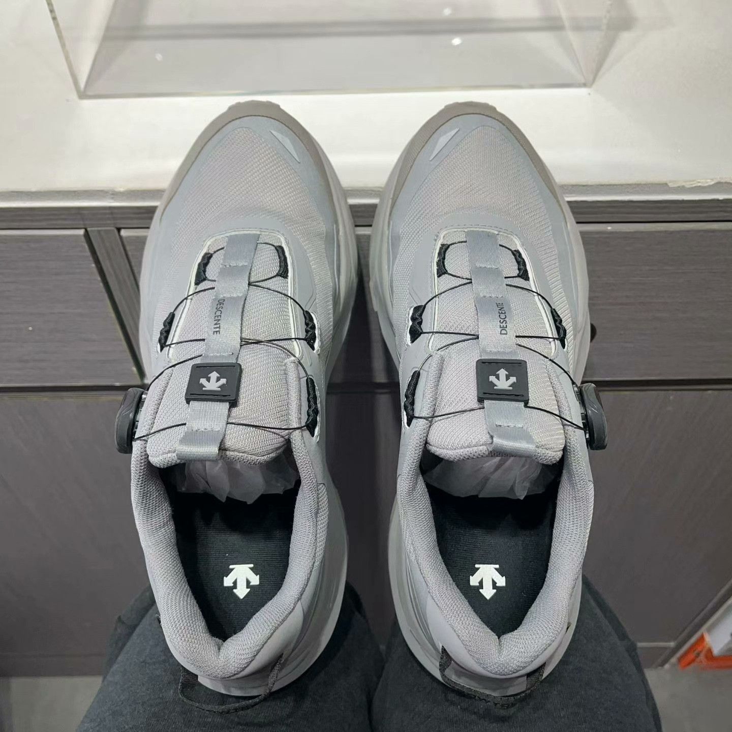 Descente Descente Hiking Gray Lowtop Sneakers 42 Men Size US 9 / EU 42 - 8 Thumbnail