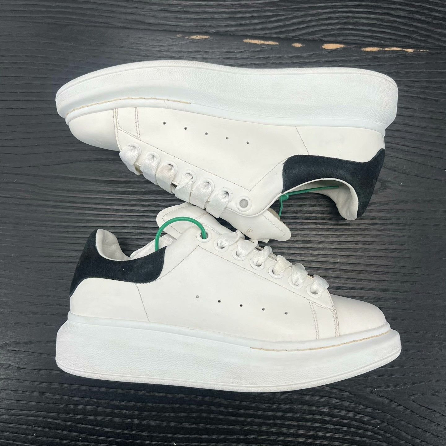 Alexander McQueen Alexander McQueen Black Lowtop Sneakers 37 Women Size US 6.5 / IT 36.5 - 3 Thumbnail