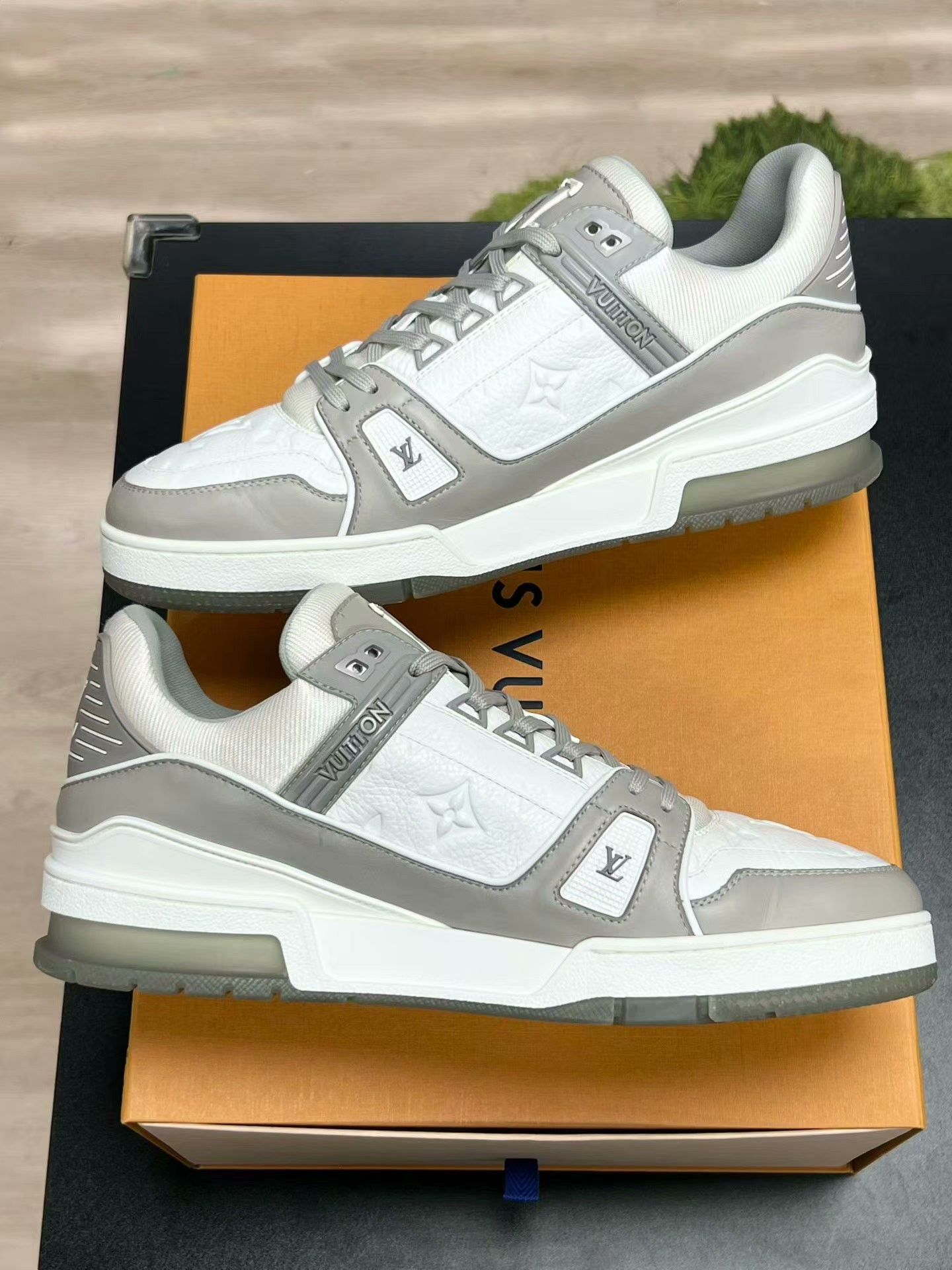 Louis Vuitton Louis Vuitton Training White Lowtop Sneakers 42 Men Size US 9 / EU 42 - 6 Thumbnail