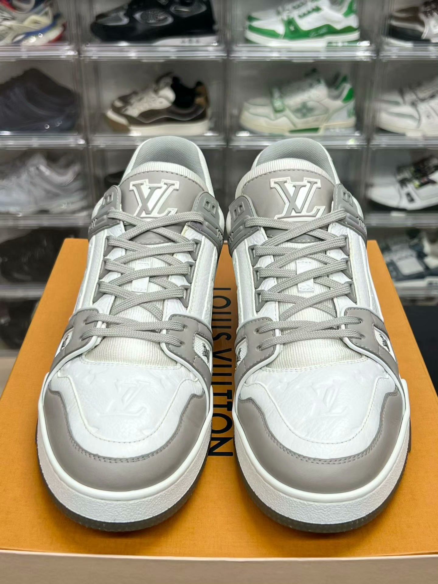Louis Vuitton Louis Vuitton Training White Lowtop Sneakers 42 Men Size US 9 / EU 42 - 2 Thumbnail