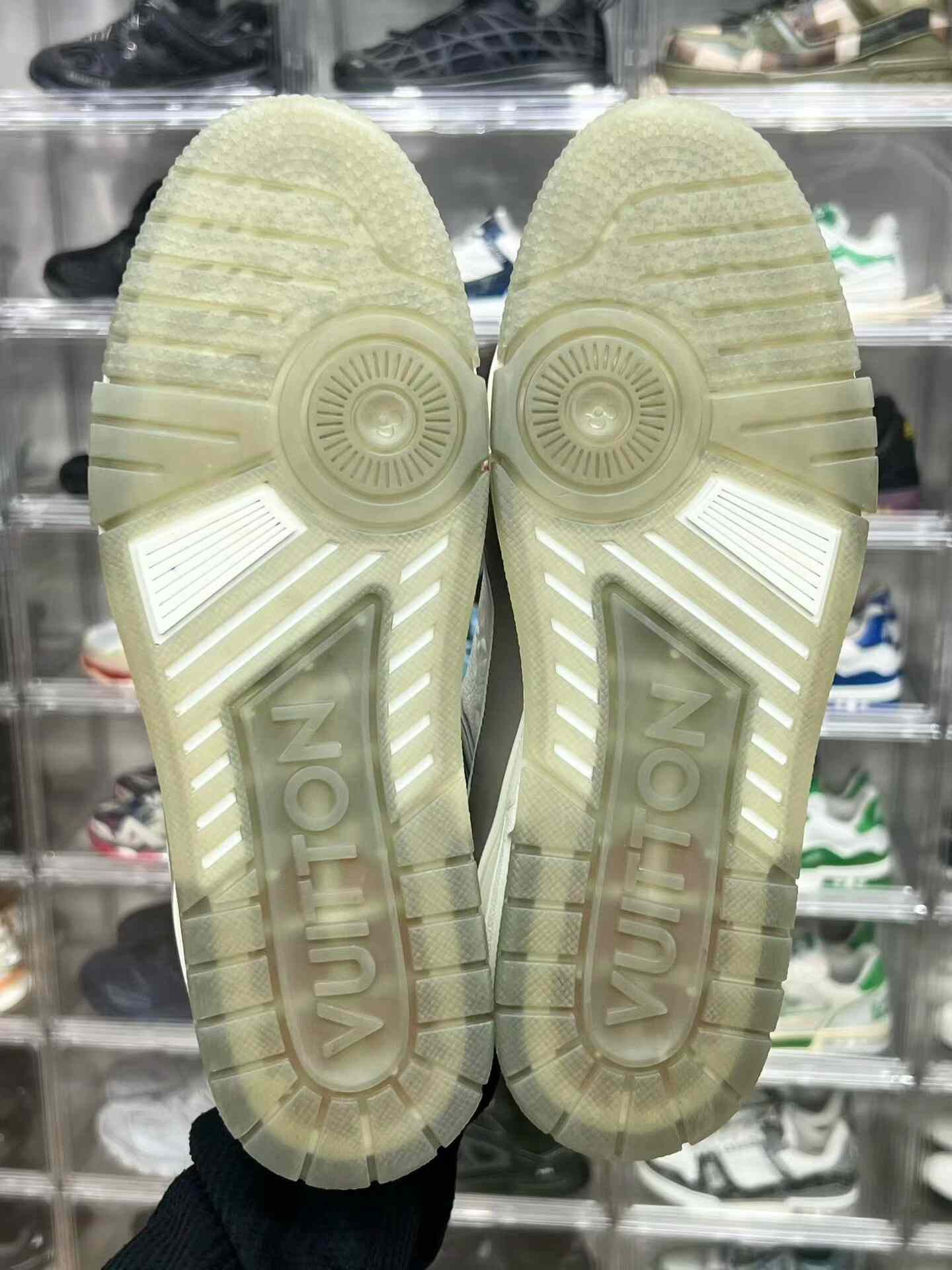 Louis Vuitton Louis Vuitton Training White Lowtop Sneakers 42 Men Size US 9 / EU 42 - 8 Thumbnail