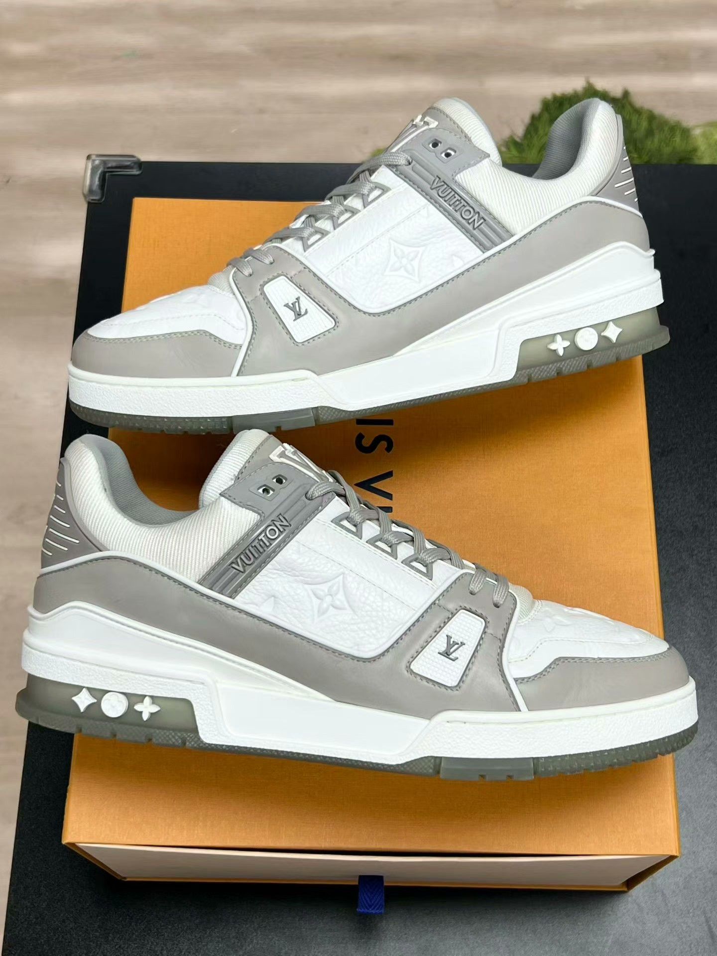 Louis Vuitton Louis Vuitton Training White Lowtop Sneakers 42 Men Size US 9 / EU 42 - 5 Thumbnail