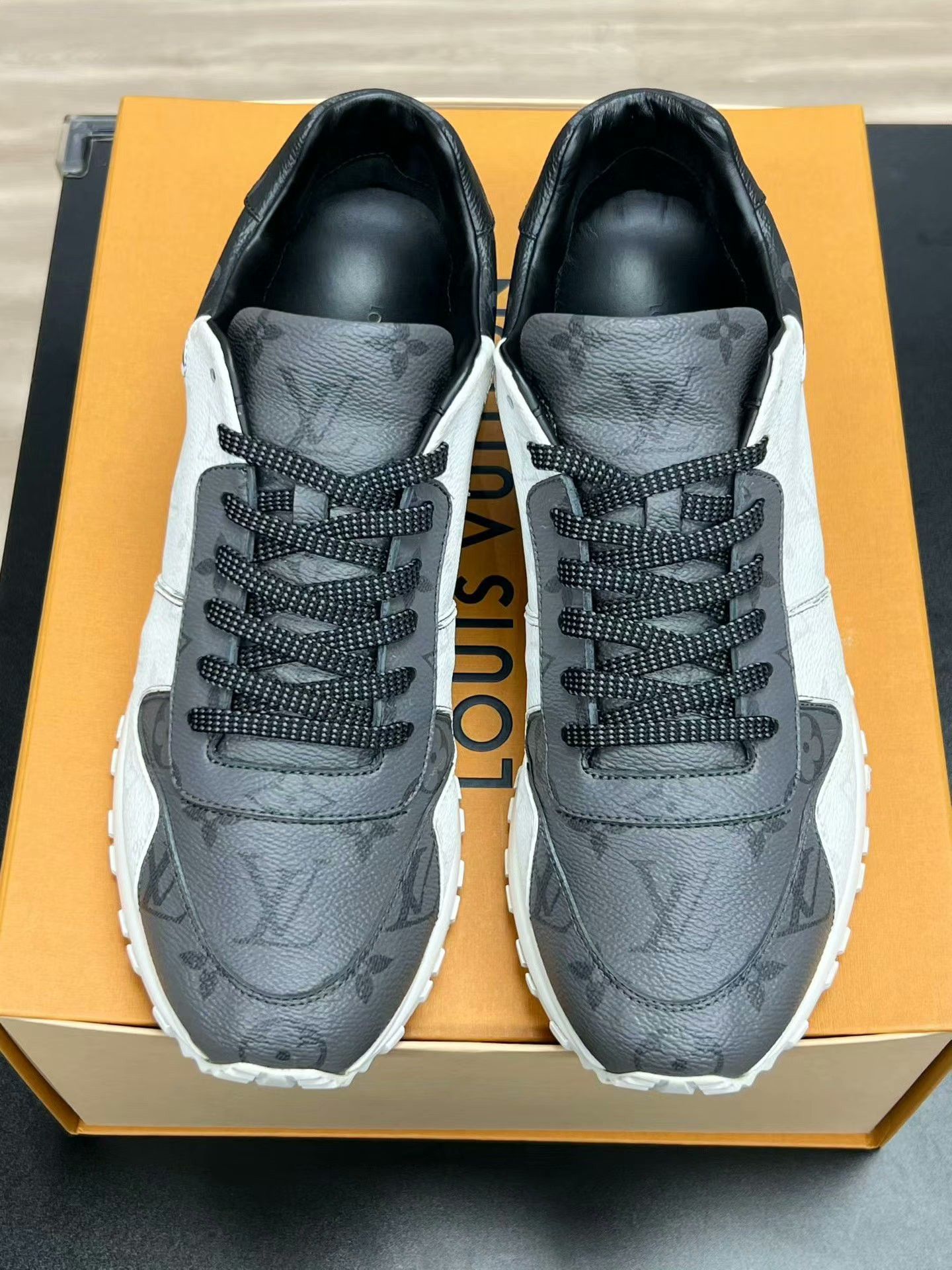 Louis Vuitton Louis Vuitton White Lowtop Sneakers 42 Men Size US 9 / EU 42 - 3 Thumbnail