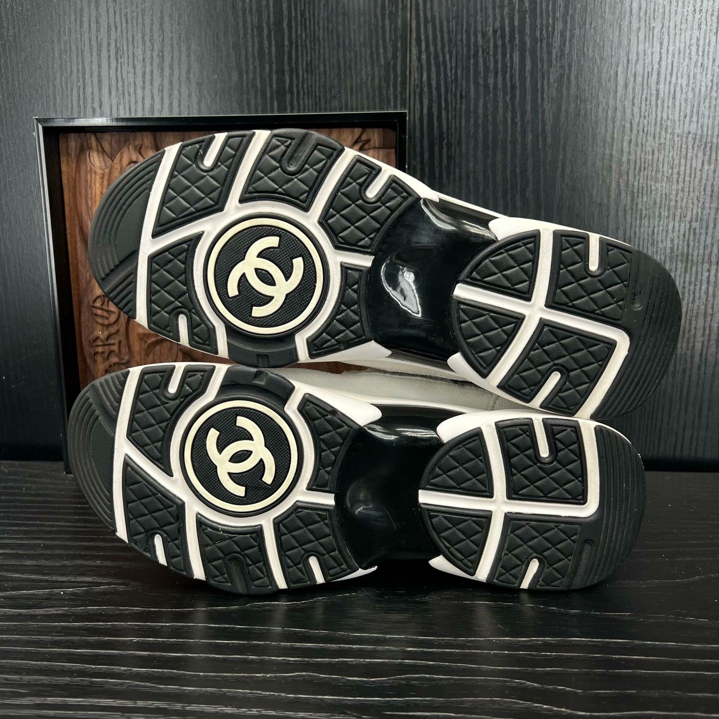 Chanel Chanel Suede White Lowtop Sneakers 36 Women Size US 6 / IT 36 - 6 Thumbnail