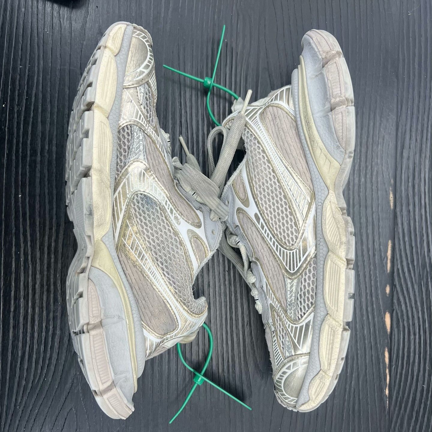 Balenciaga Balenciaga Beige Lowtop Sneakers XXXL Men Size US 10 / EU 43 - 3 Thumbnail