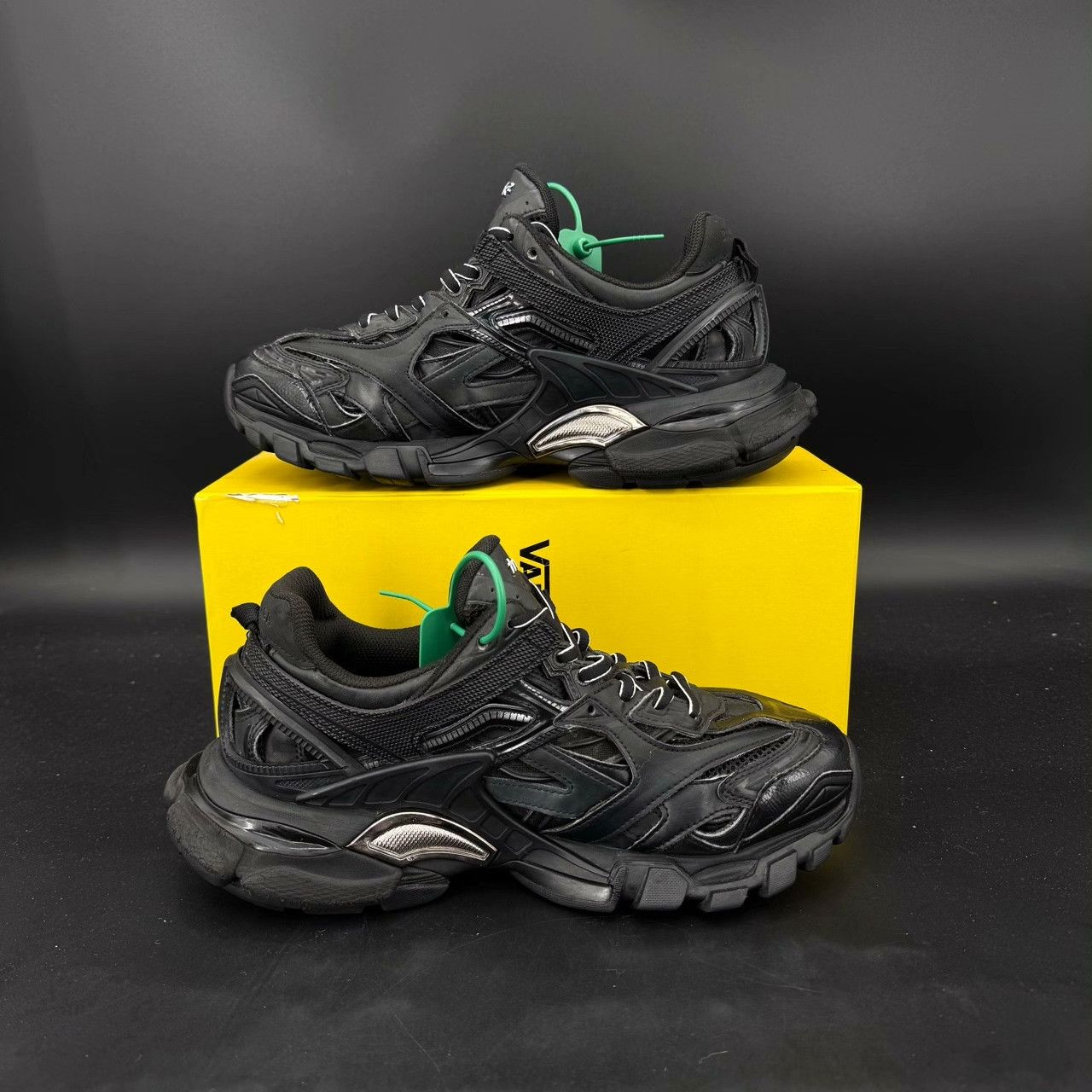 Balenciaga Balenciaga Black Lowtop Sneakers 39 Men Size US 6.5 / EU 39-40 - 2 Thumbnail