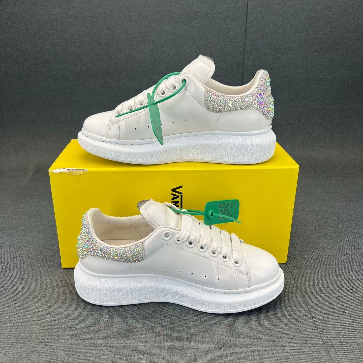 Alexander McQueen Alexander McQueen White Lowtop Sneakers 36 Women Size US 6 / IT 36 - 3 Thumbnail