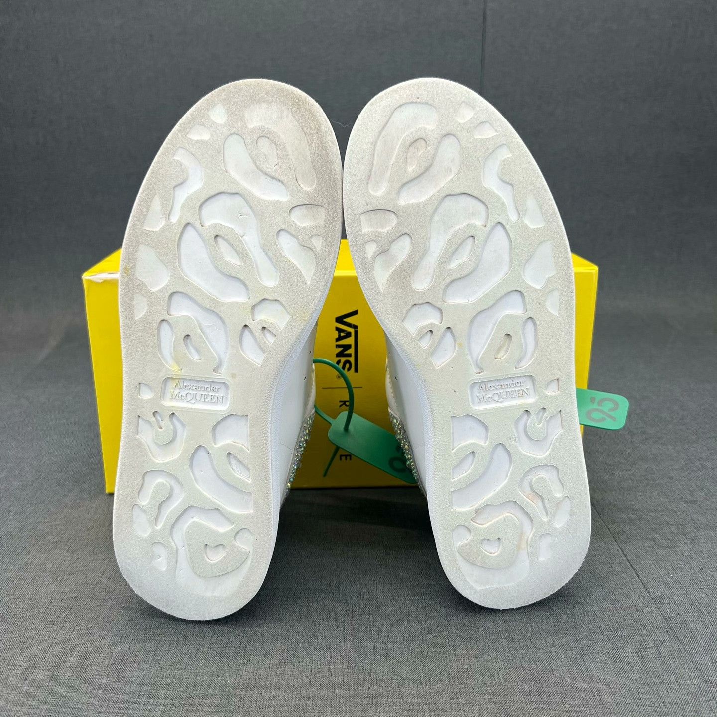 Alexander McQueen Alexander McQueen White Lowtop Sneakers 36 Women Size US 6 / IT 36 - 6 Thumbnail