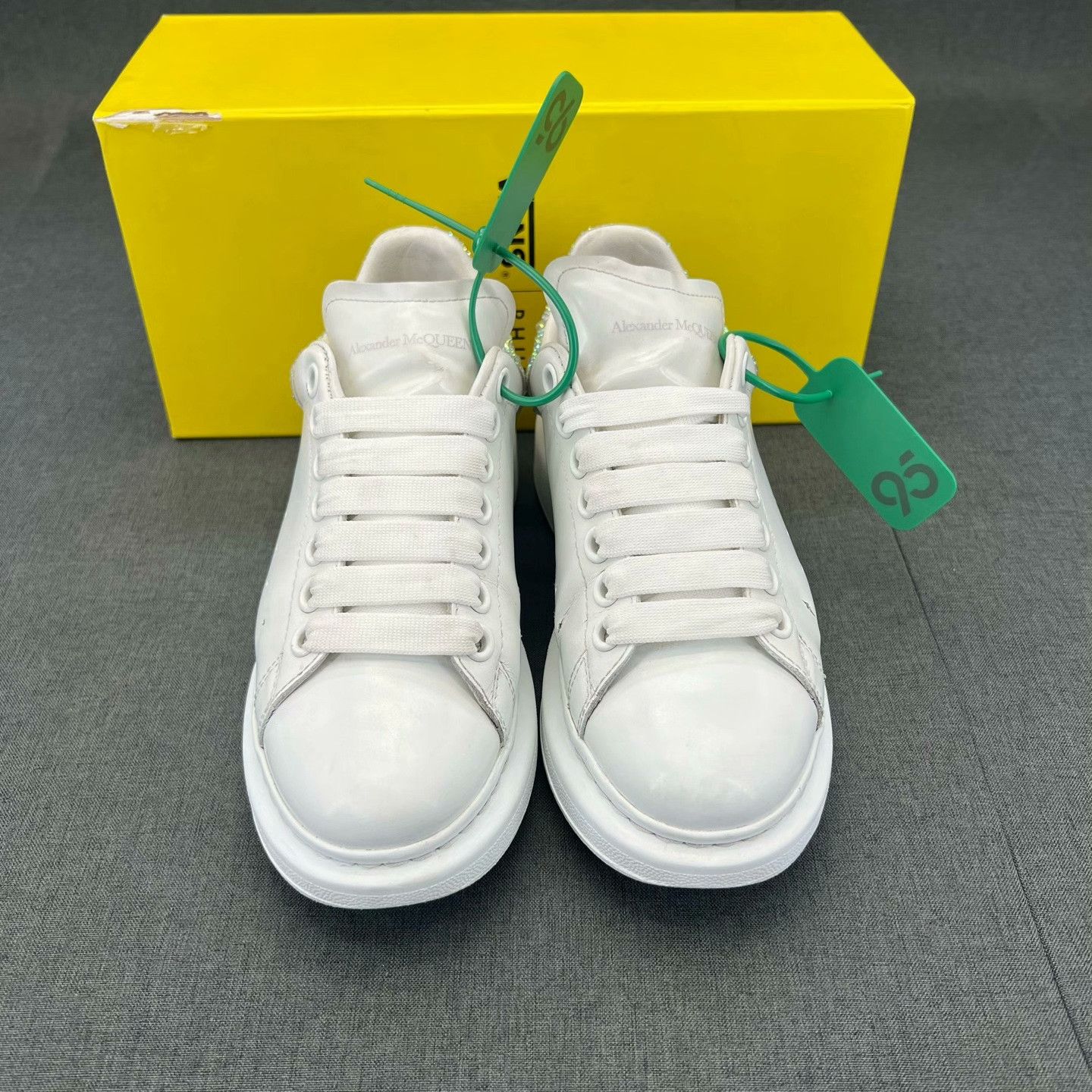 Alexander McQueen Alexander McQueen White Lowtop Sneakers 36 Women Size US 6 / IT 36 - 4 Thumbnail