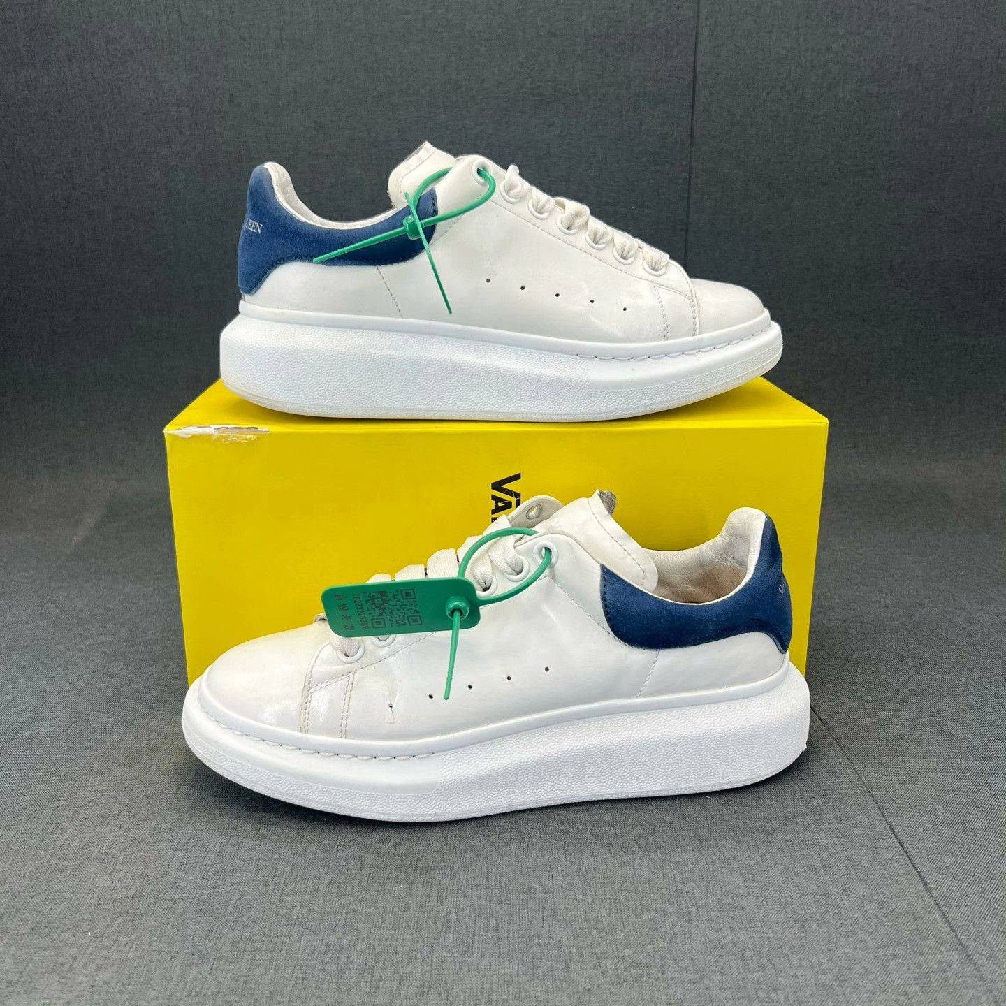 Alexander McQueen Alexander McQueen Blue Lowtop Sneakers 39 Men Size US 6.5 / EU 39-40 - 2 Thumbnail