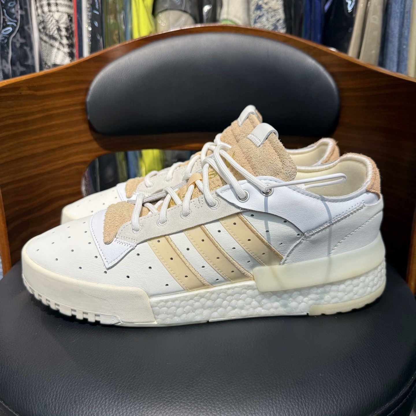 Adidas Adidas White Lowtop Sneakers 44.5 Men Size US 11 / EU 44 - 6 Thumbnail