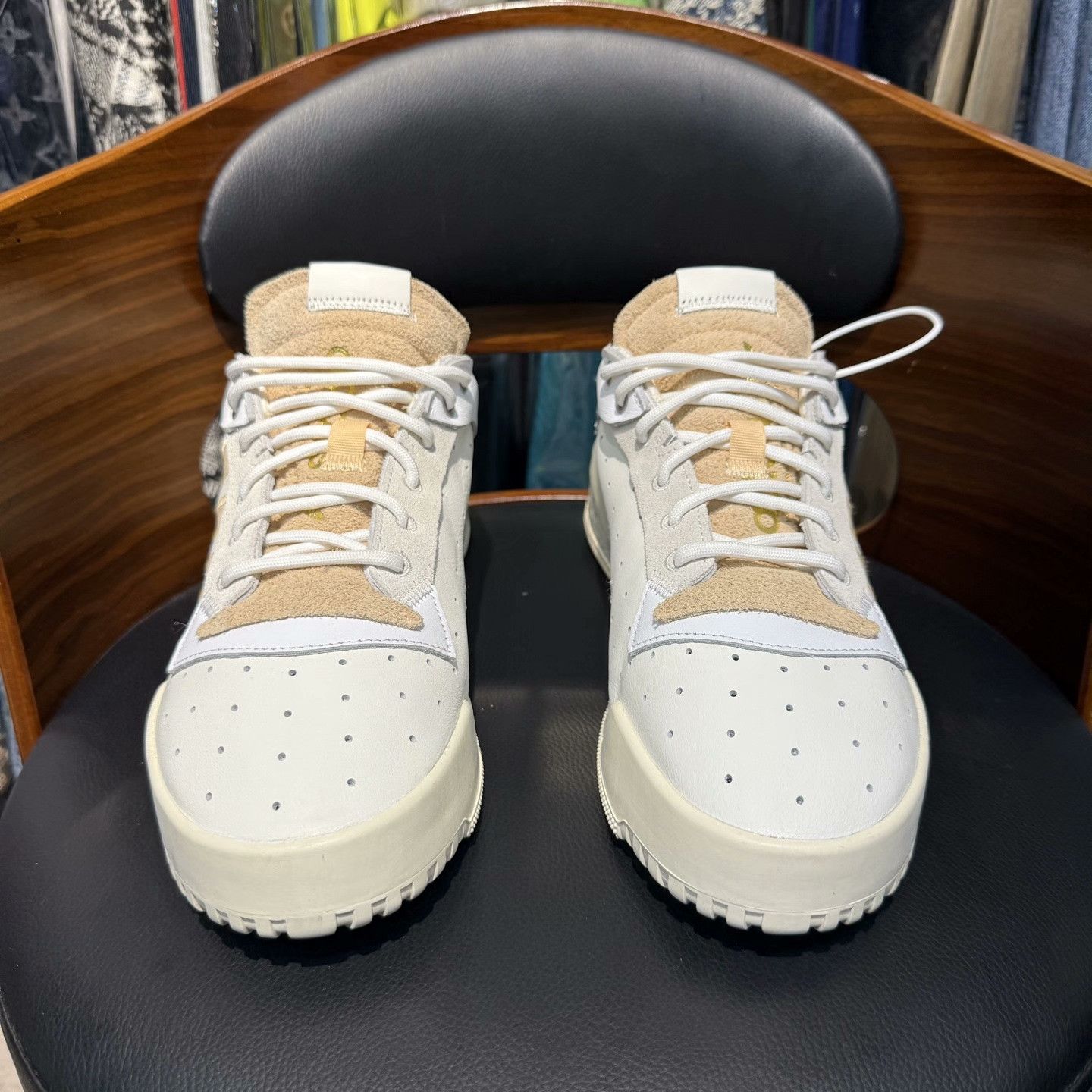 Adidas Adidas White Lowtop Sneakers 44.5 Men Size US 11 / EU 44 - 2 Thumbnail