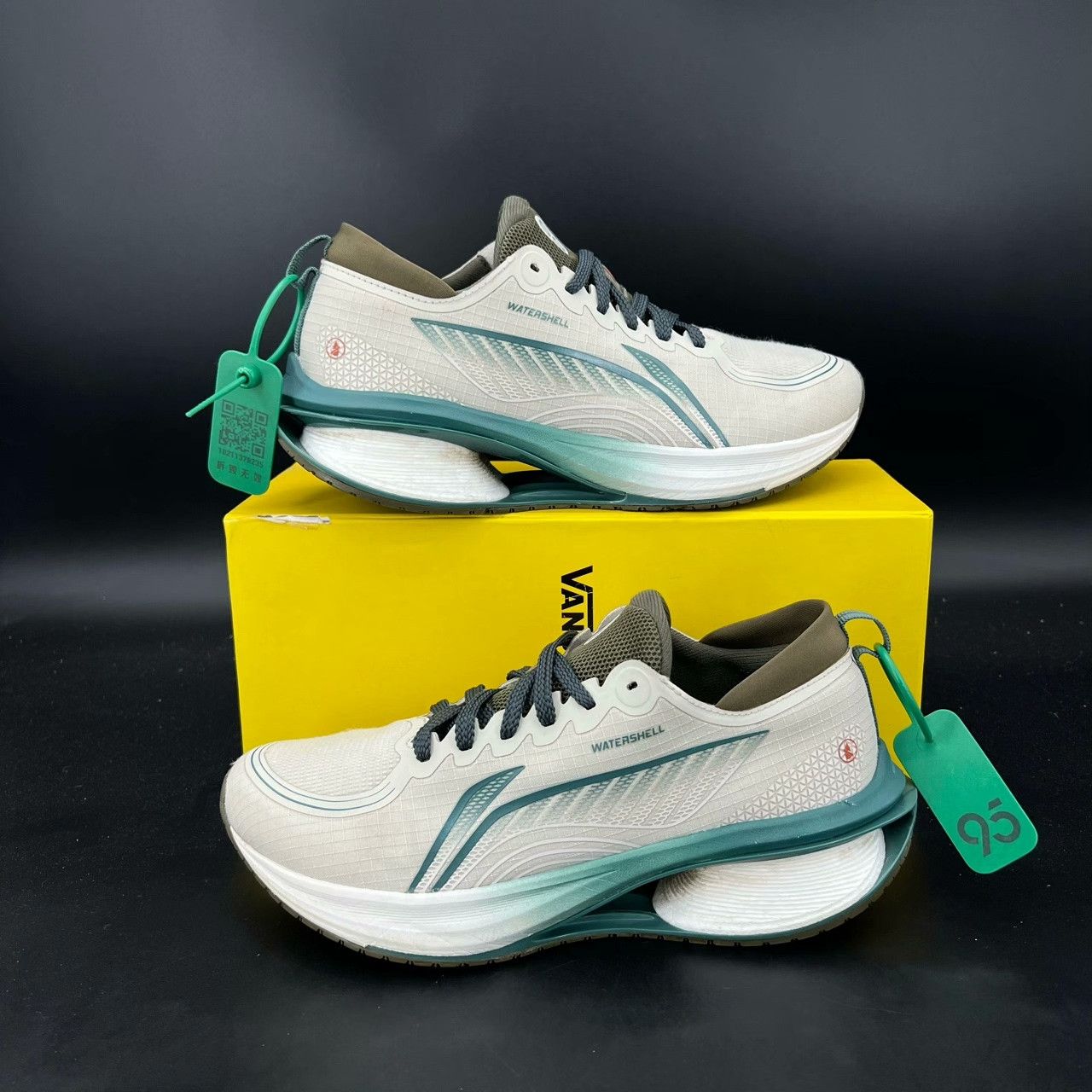 Li-Ning Li-Ning Green Lowtop Sneakers S Men Size US 10 / EU 43 - 3 Thumbnail