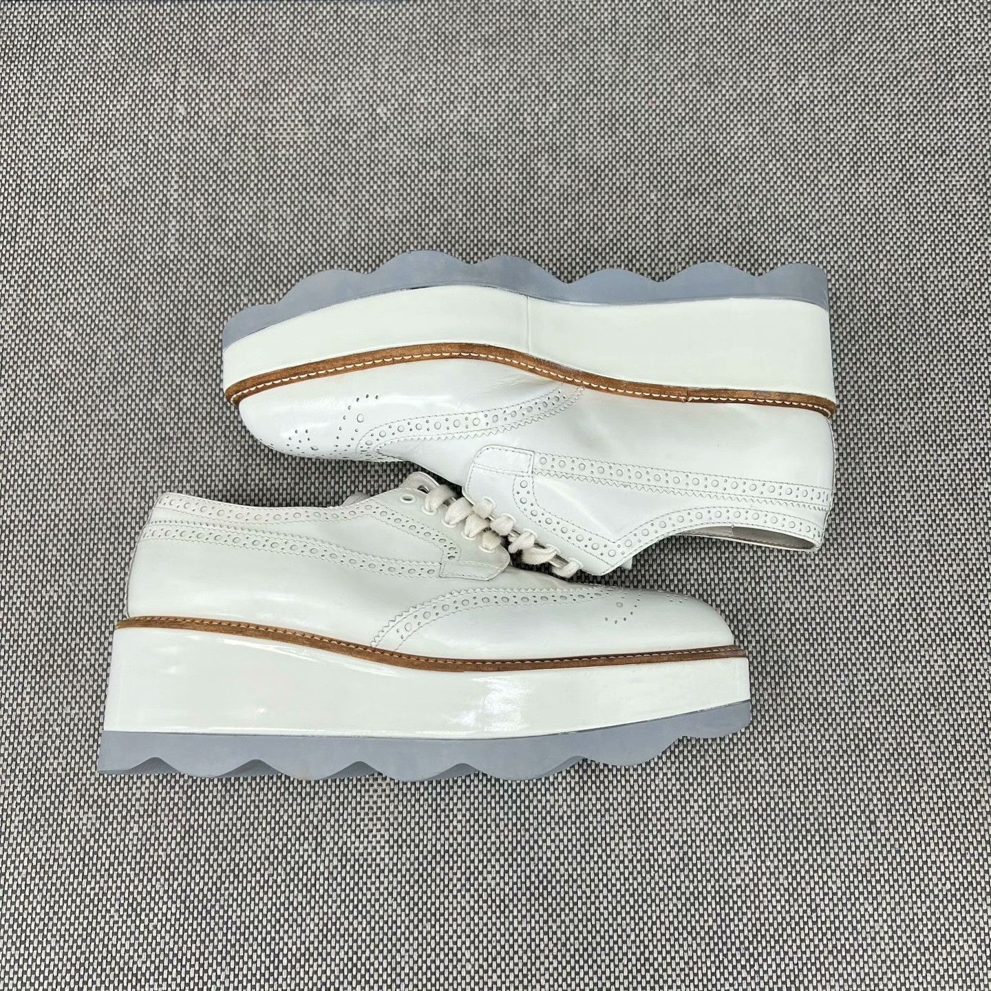 Prada Prada White Lowtop Sneakers 36 Women Size US 6 / IT 36 - 2 Thumbnail