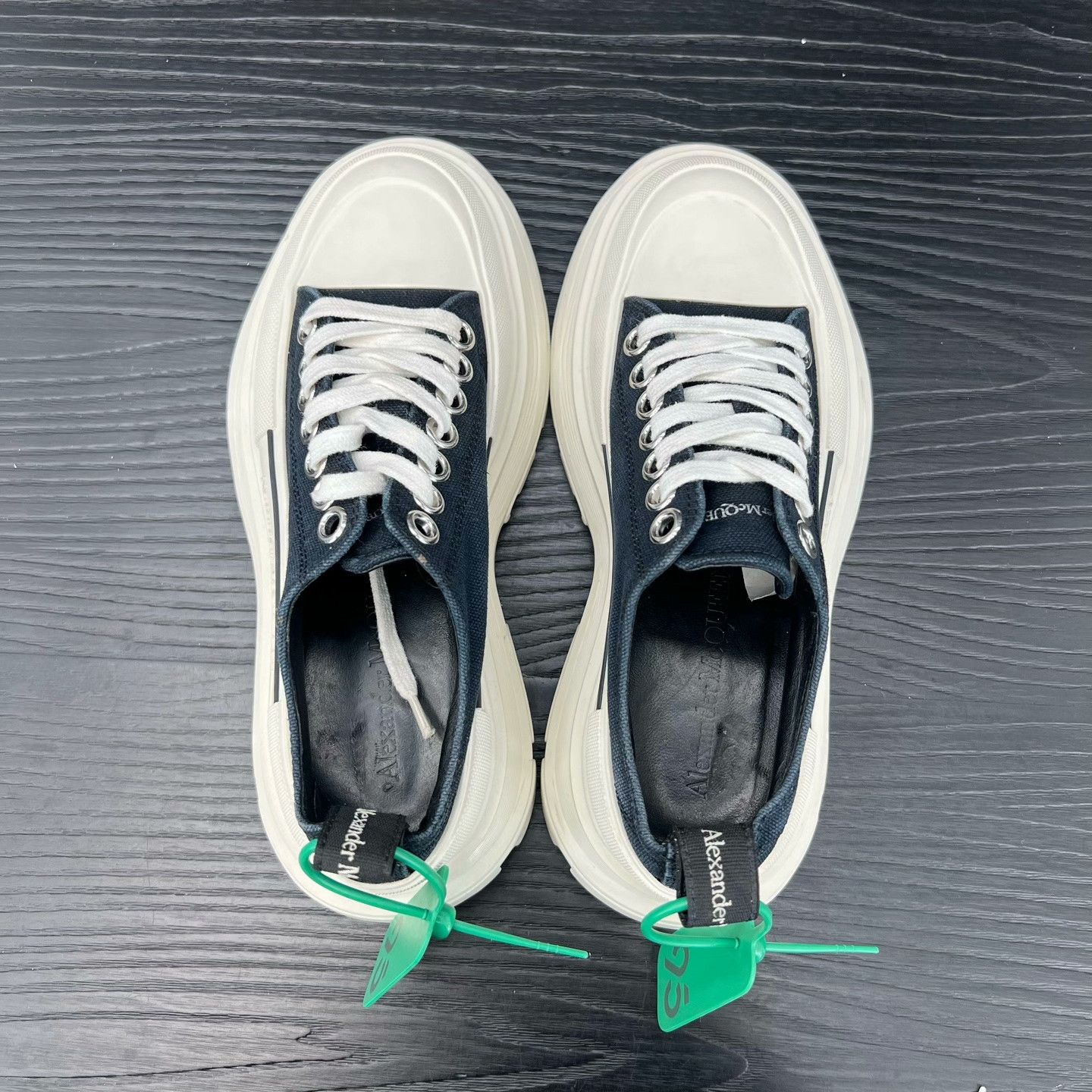 Alexander McQueen Alexander McQueen Black Lowtop Sneakers 36 Women Size US 6 / IT 36 - 7 Thumbnail