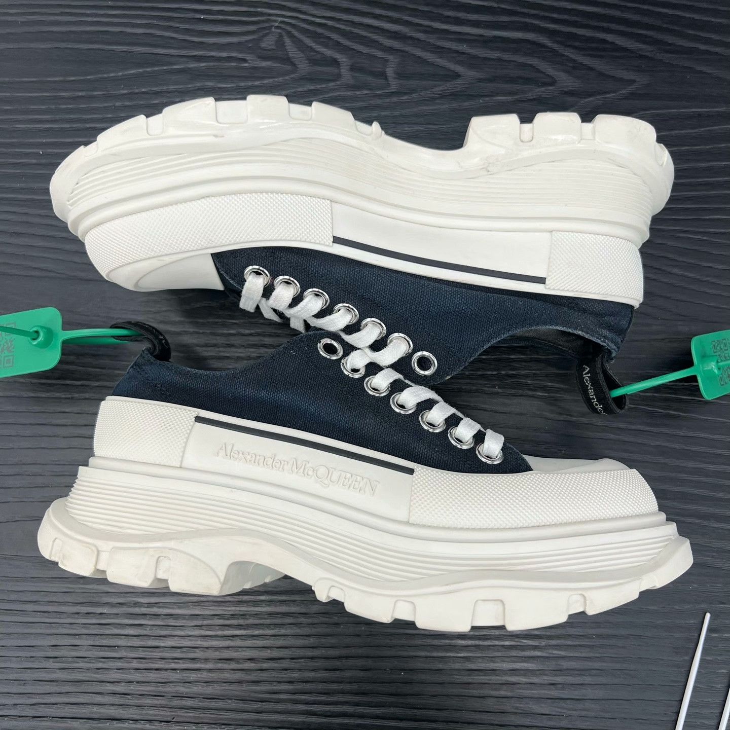 Alexander McQueen Alexander McQueen Black Lowtop Sneakers 36 Women Size US 6 / IT 36 - 3 Thumbnail