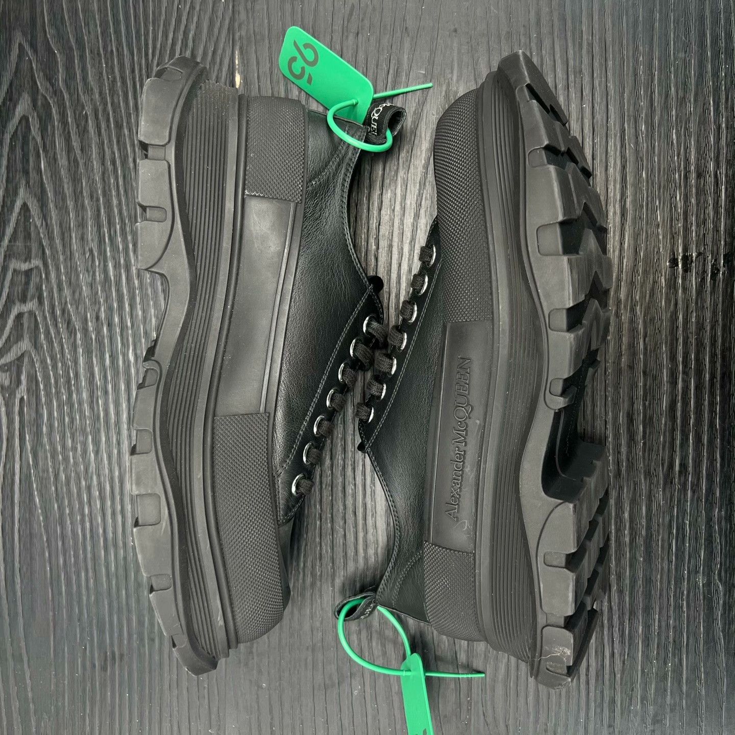 Alexander McQueen Alexander McQueen Black Lowtop Sneakers 41 Men Size US 8.5 / EU 41-42 - 3 Thumbnail