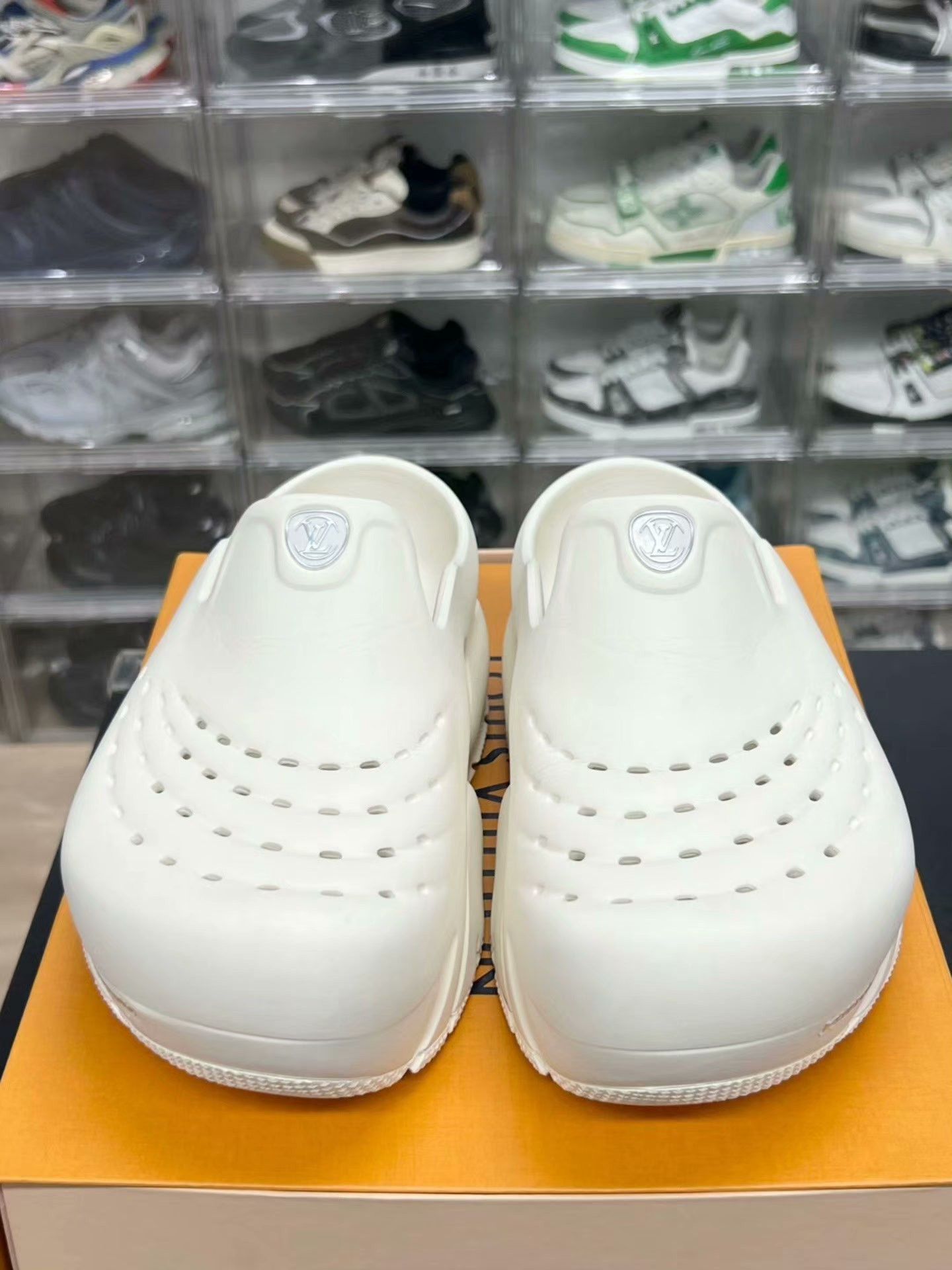 Louis Vuitton Louis Vuitton Shark White Sandals 41 Men Size US 8.5 / EU 41-42 - 2 Thumbnail