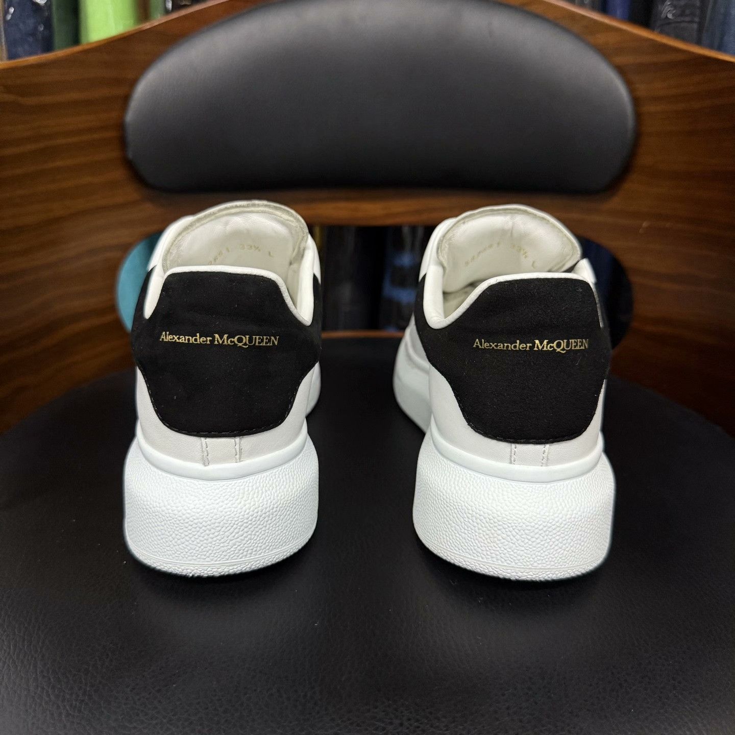 Alexander McQueen Alexander McQueen Black Lowtop Sneakers 33 Men Size US 5 / EU 37 - 3 Thumbnail