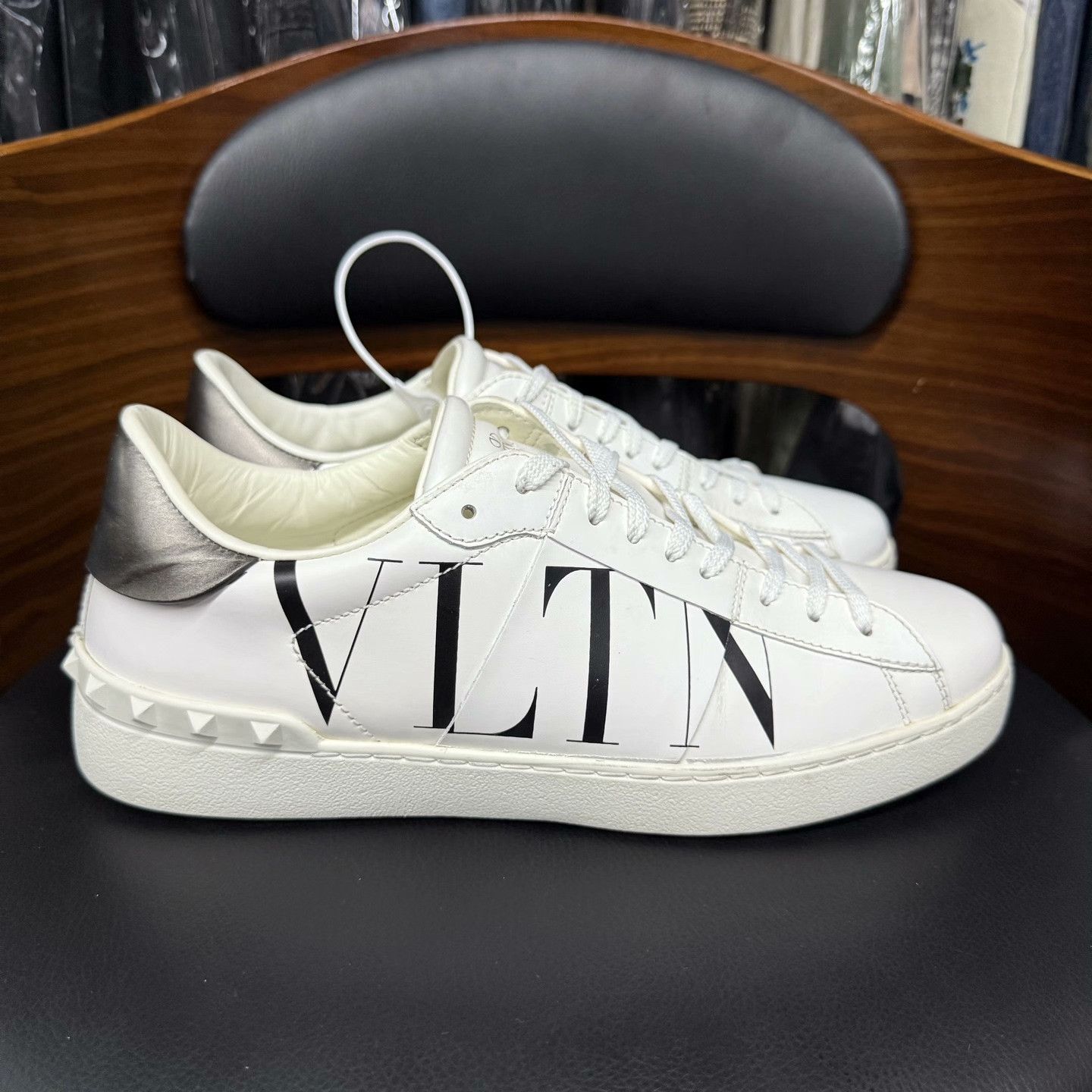Valentino Valentino White Lowtop Sneakers 41 Men Size US 8.5 / EU 41-42 - 4 Thumbnail