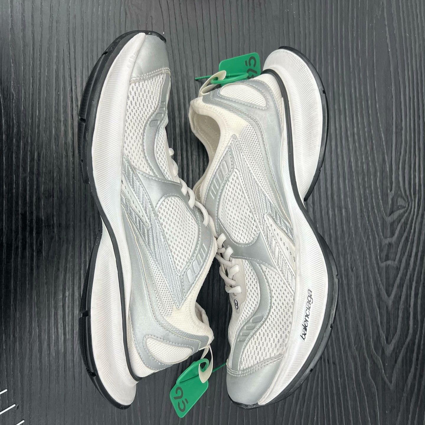 Balenciaga Balenciaga White Lowtop Sneakers 44 Men Size US 10.5 / EU 43-44 - 3 Thumbnail