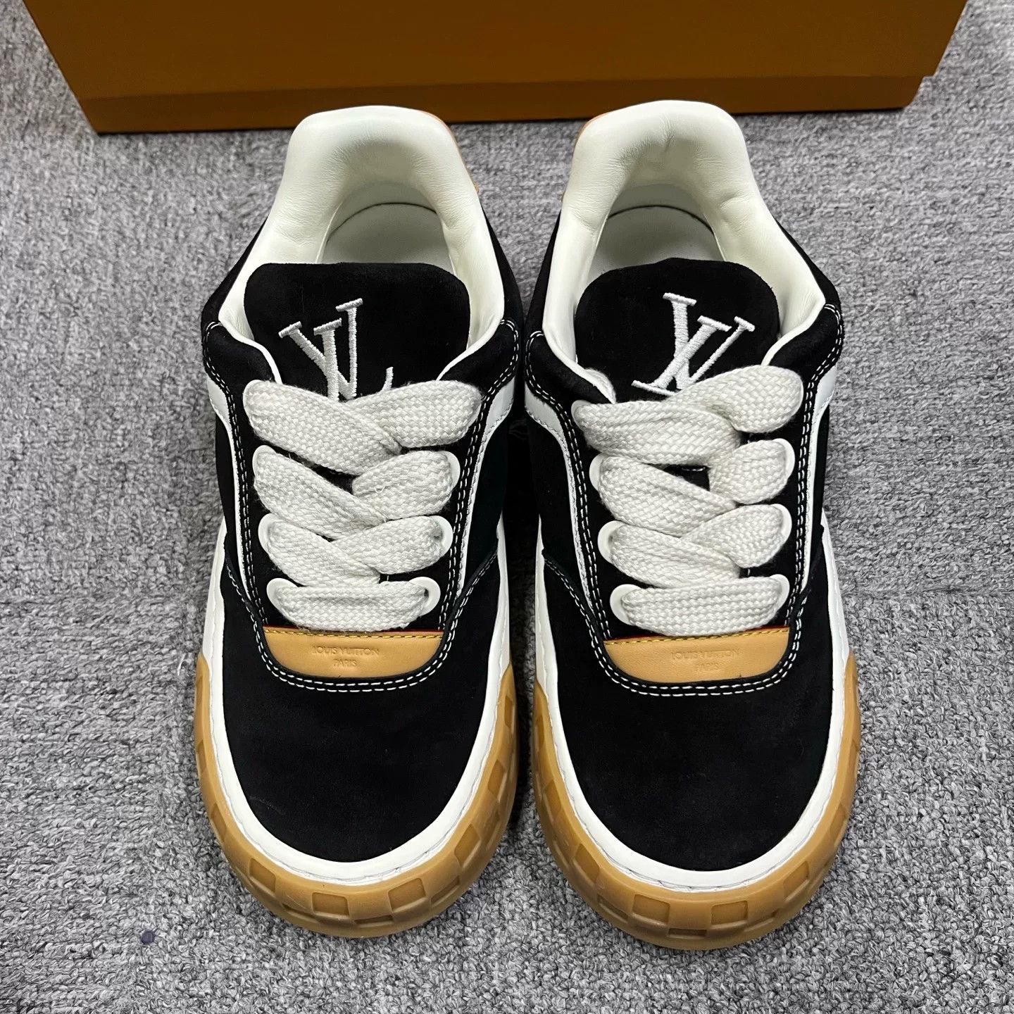 Louis Vuitton Louis Vuitton Leather Black Lowtop Sneakers 6 Women Size US 6 / IT 36 - 3 Thumbnail