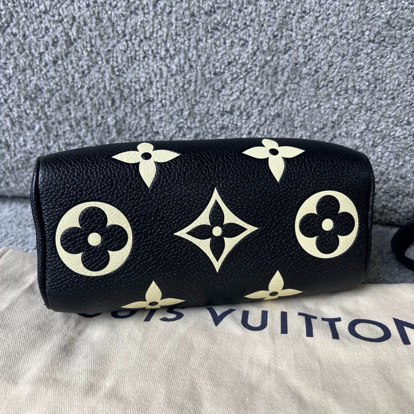 Louis Vuitton Louis Vuitton Black Designer Casual Size ONE SIZE - 2 Thumbnail